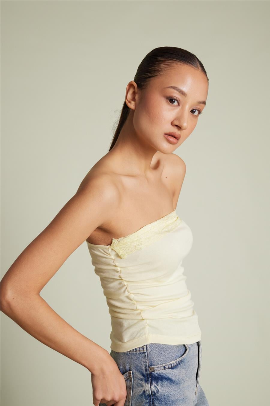 Nisan DANTEL DETAYLI STRAPLEZ TOP SARI N26-2362