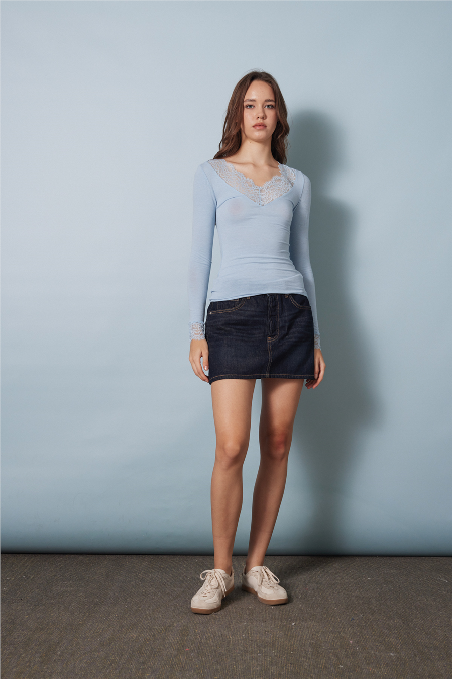 Nisan DANTEL DETAYLI V YAKA T-SHIRT MAVİ N26-2279
