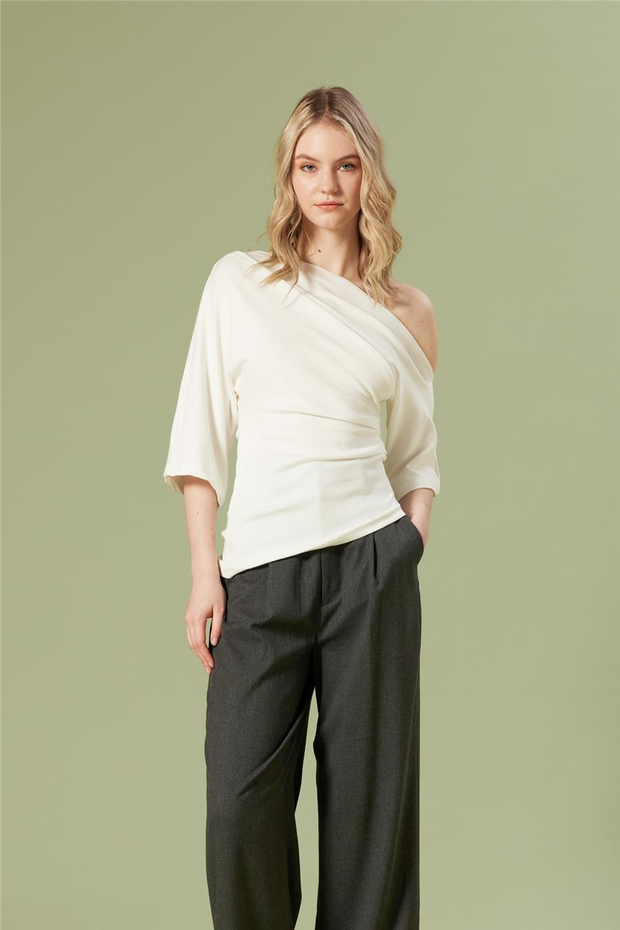 Nisan DRAPE DETAYLI ASİMETRİK TOP EKRU N26-2270