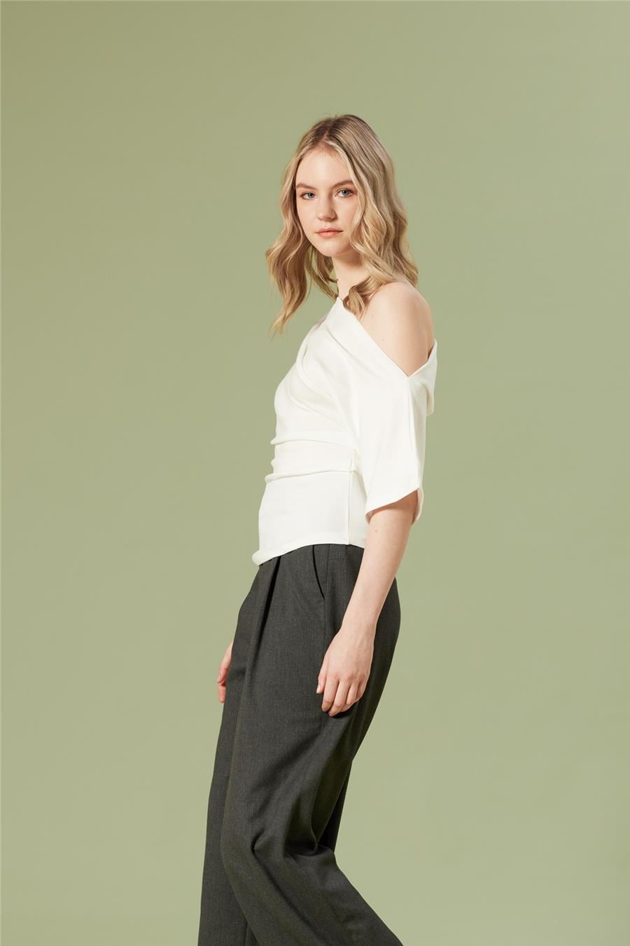 Nisan DRAPE DETAYLI ASİMETRİK TOP EKRU N26-2270