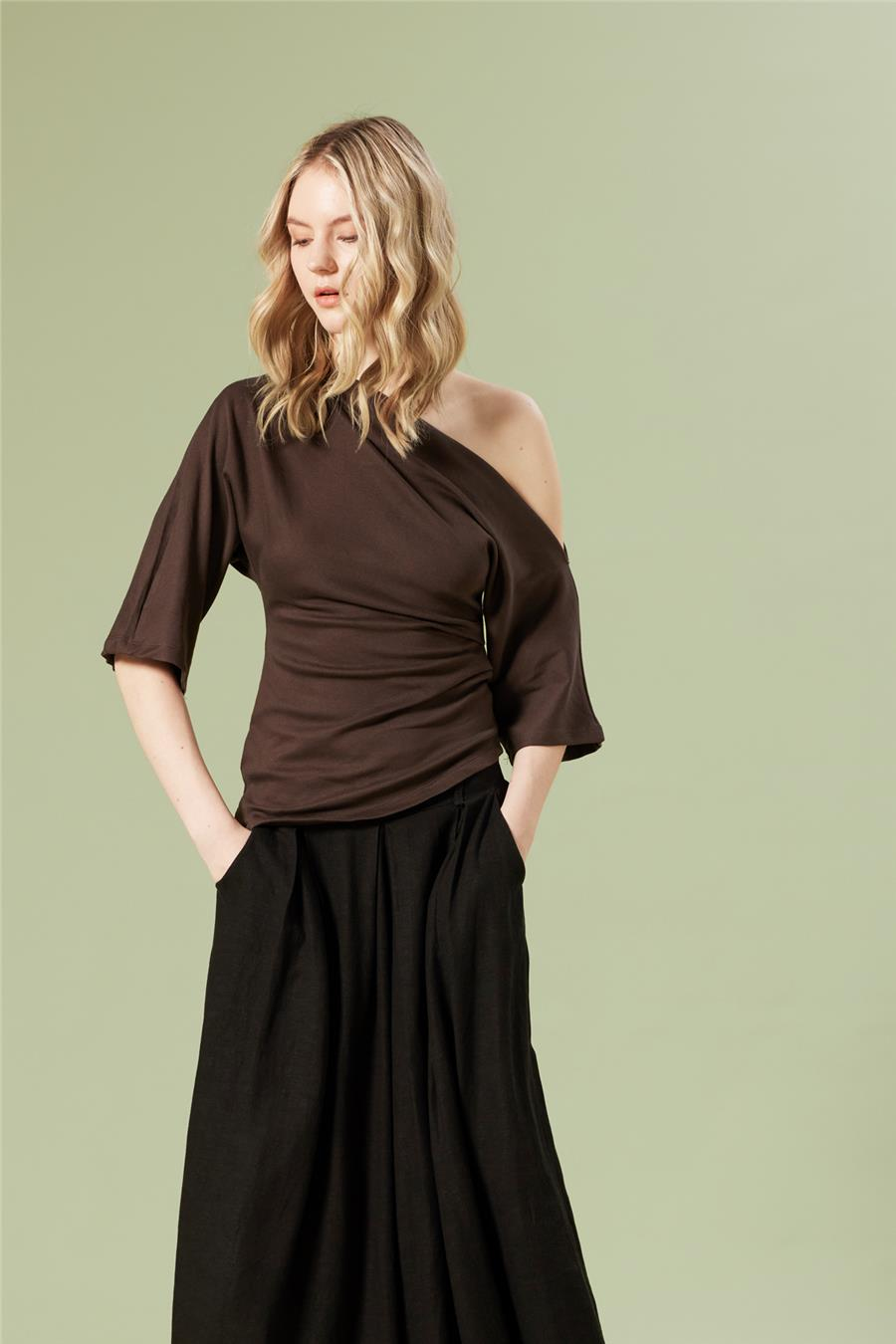 Nisan DRAPE DETAYLI ASİMETRİK TOP KAHVE N26-2270