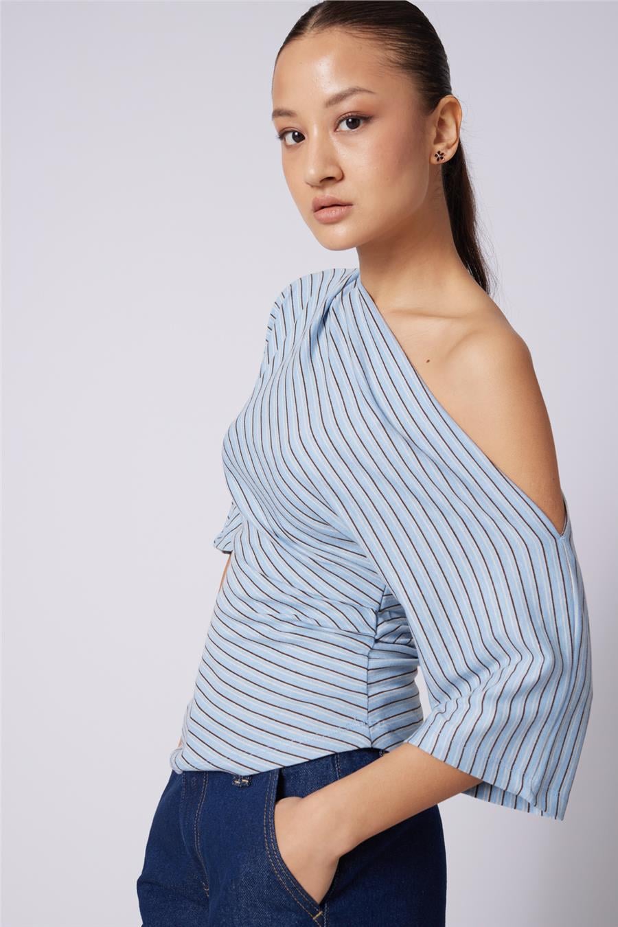 Nisan KAYIK YAKA ASİMETRİK TOP MAVİ N26-2318
