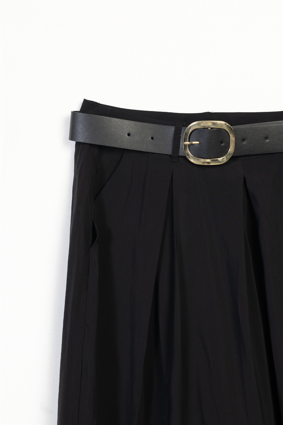 Nisan KEMERLİ VE PİLELİ CULOTTE PANTOLON SİYAH N26-2445