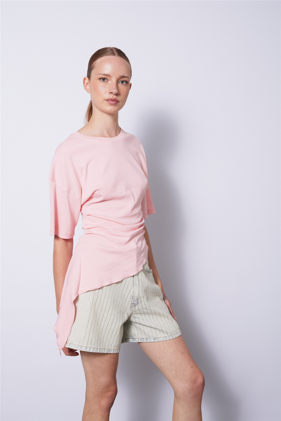 Nisan KISA KOLLU ASİMETRİK T-SHIRT PEMBE N26-2321