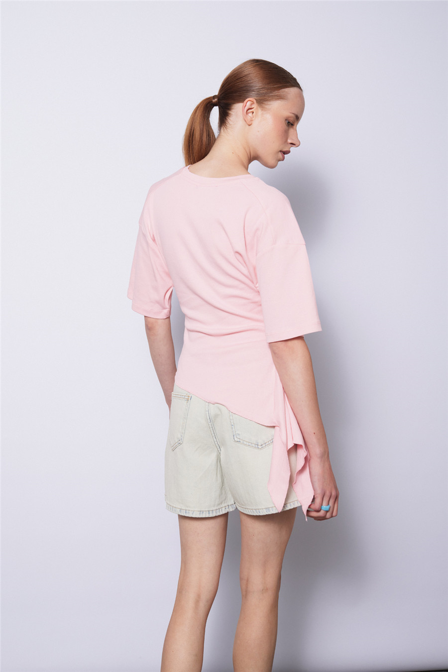 Nisan KISA KOLLU ASİMETRİK T-SHIRT PEMBE N26-2321
