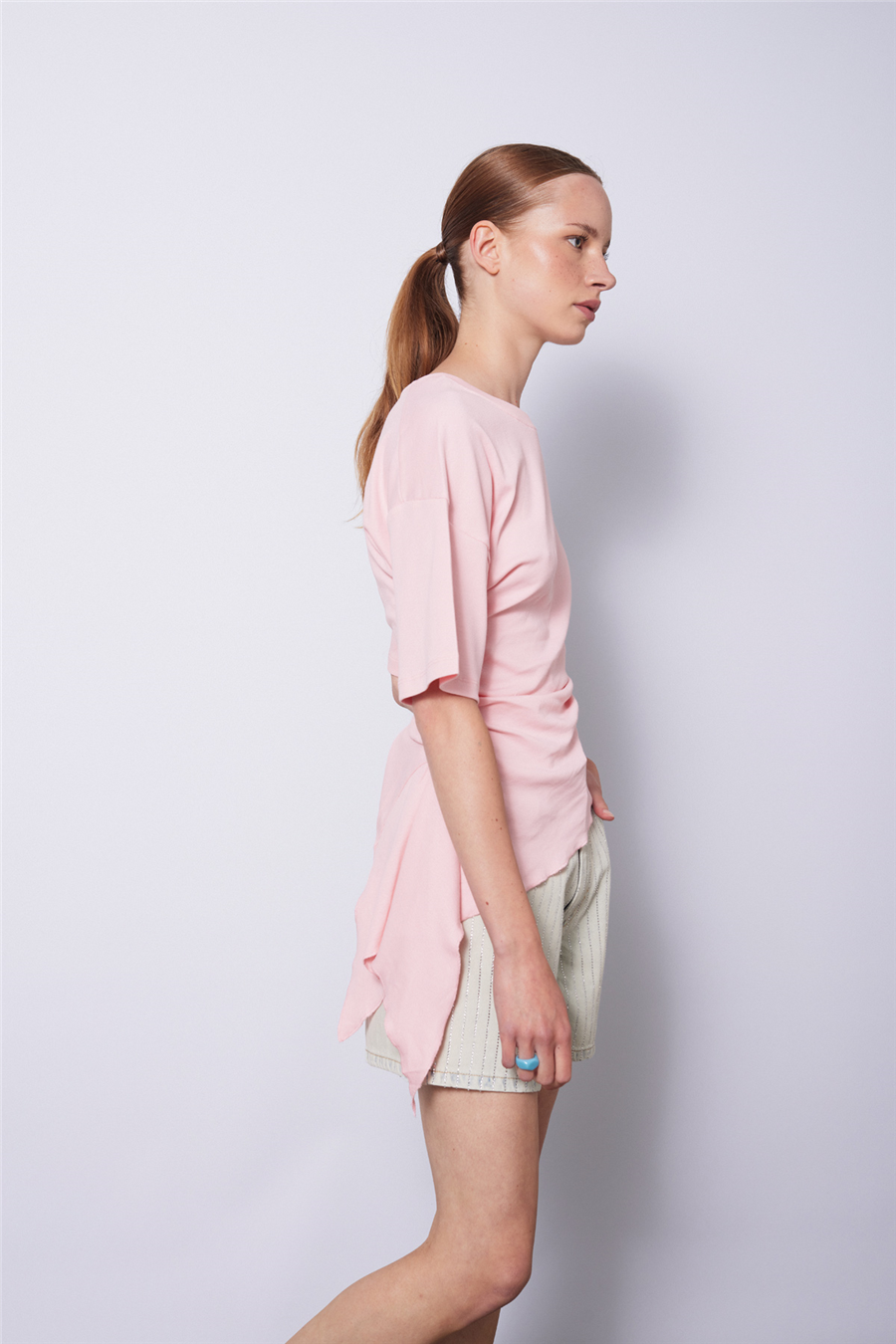 Nisan KISA KOLLU ASİMETRİK T-SHIRT PEMBE N26-2321