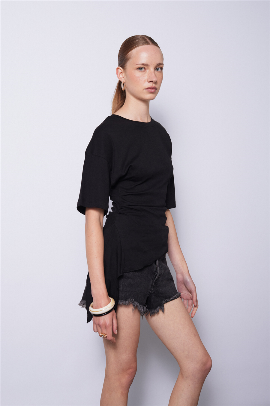 Nisan KISA KOLLU ASİMETRİK T-SHIRT SİYAH N26-2321
