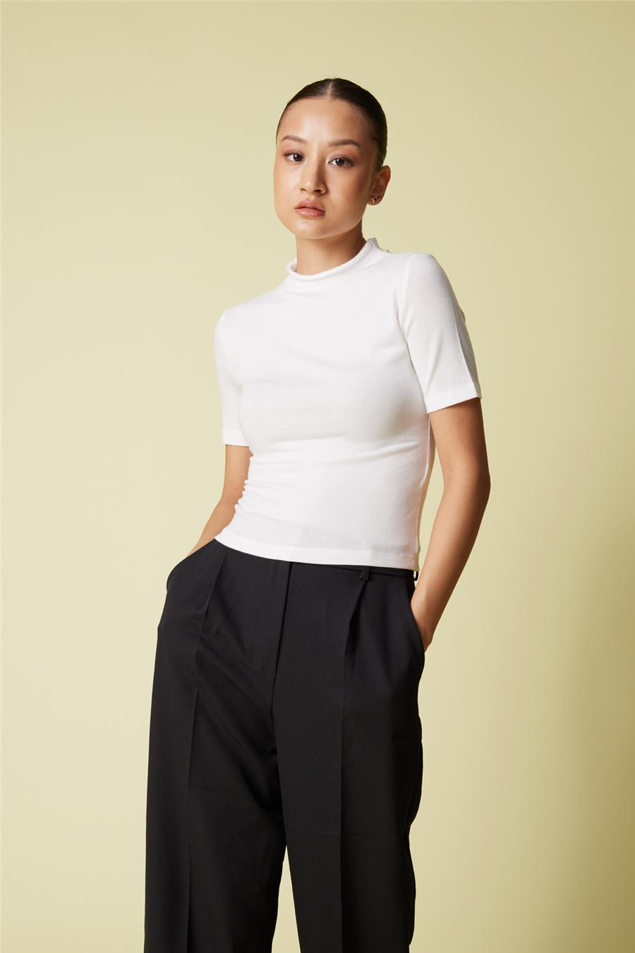 Nisan KISA KOLLU BASİC T-SHIRT EKRU N25-2059