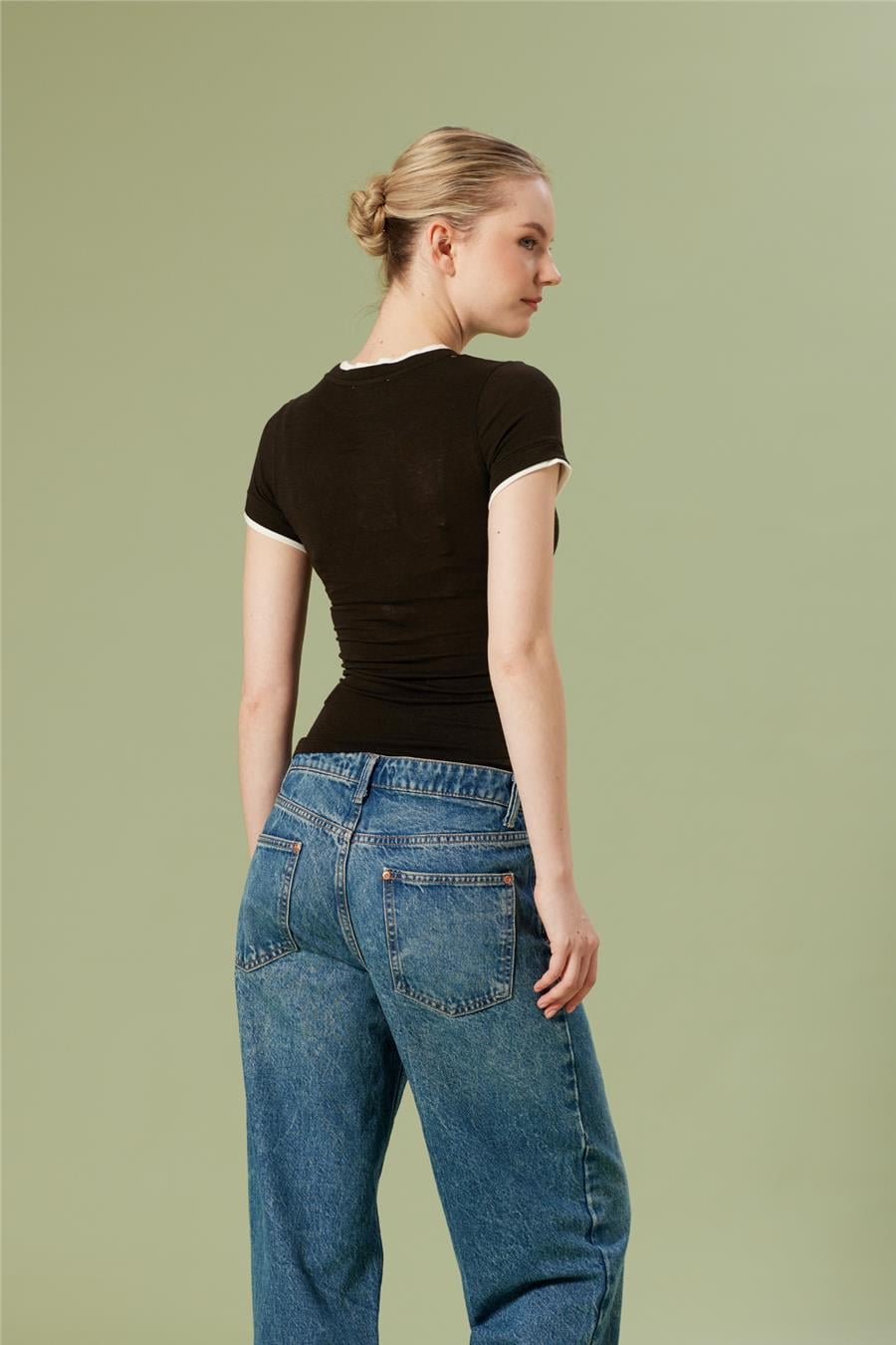 Nisan KONTRAST DETAYLI T-SHIRT KAHVE N26-2265