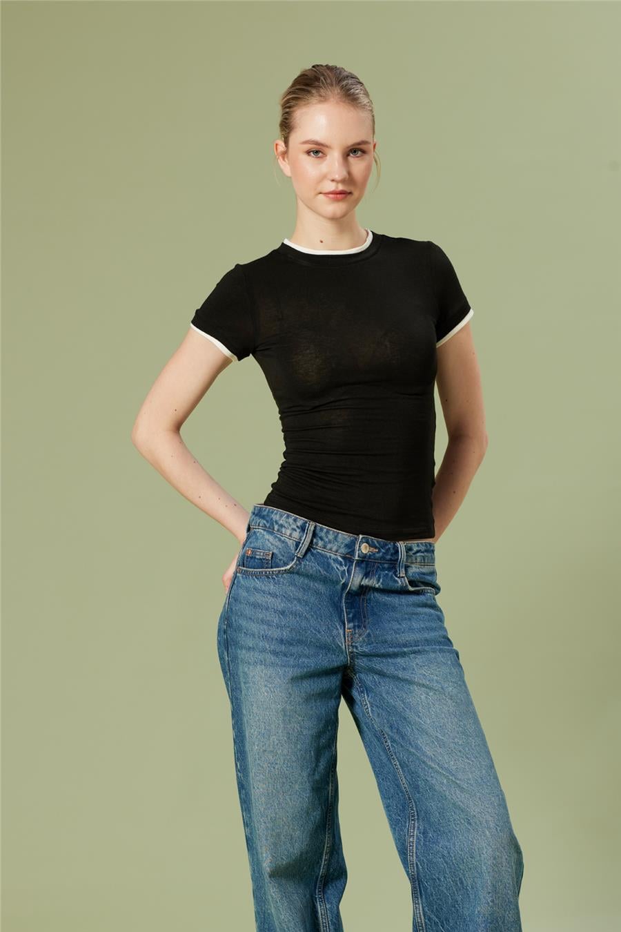 Nisan KONTRAST DETAYLI T-SHIRT SİYAH N26-2265