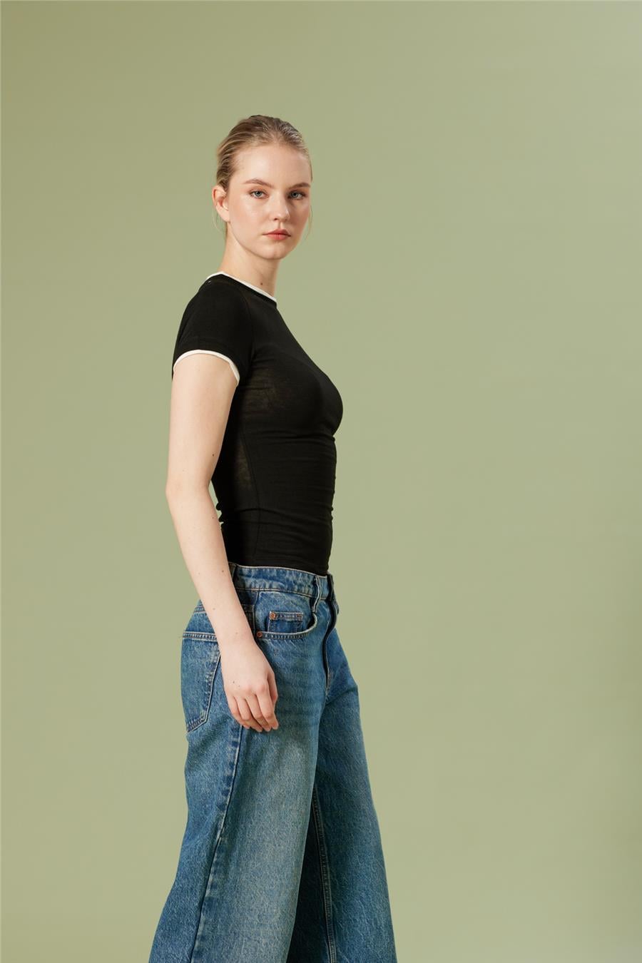 Nisan KONTRAST DETAYLI T-SHIRT SİYAH N26-2265