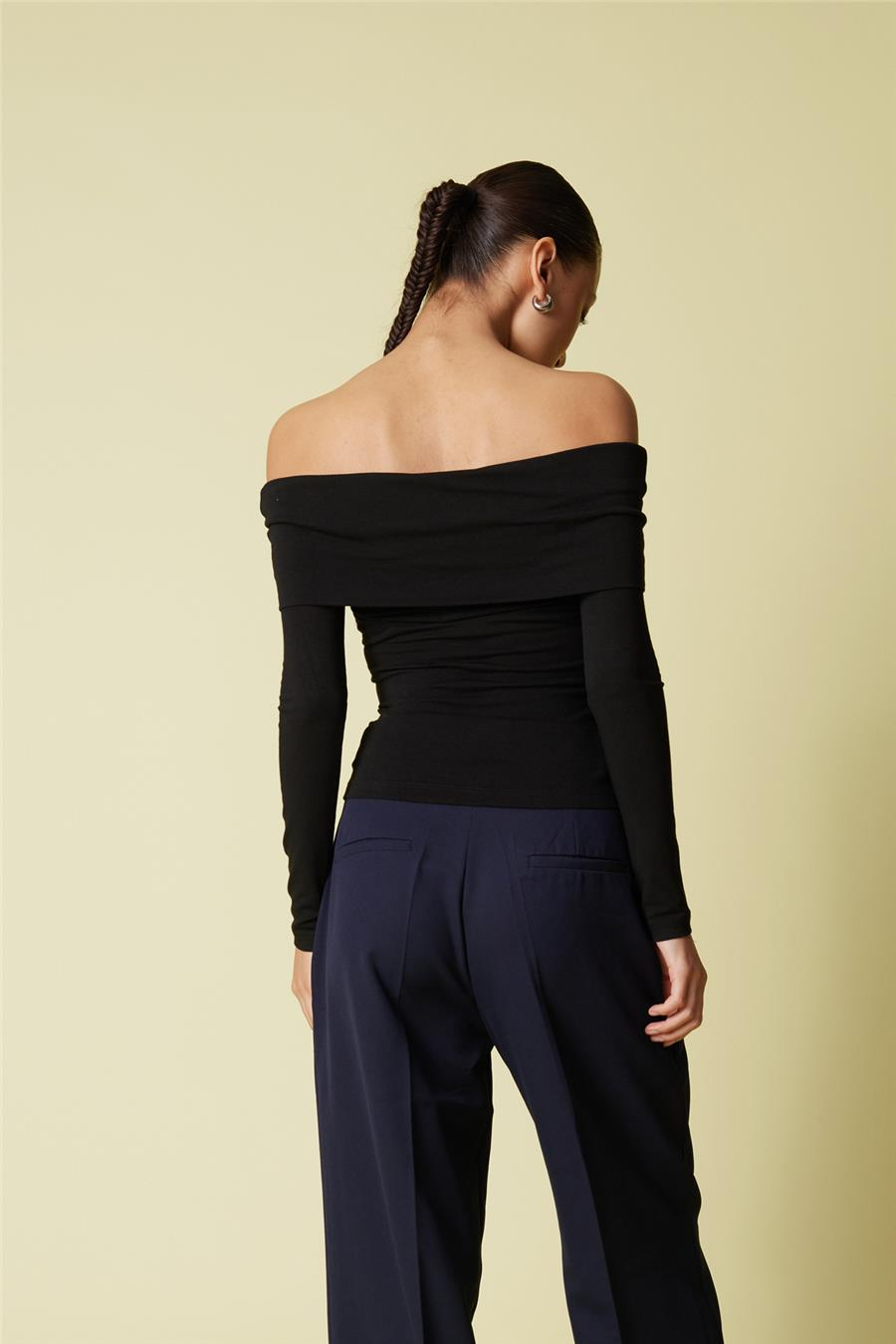 Nisan MADONNA YAKA YUMUŞAK TOP SİYAH N25-2101