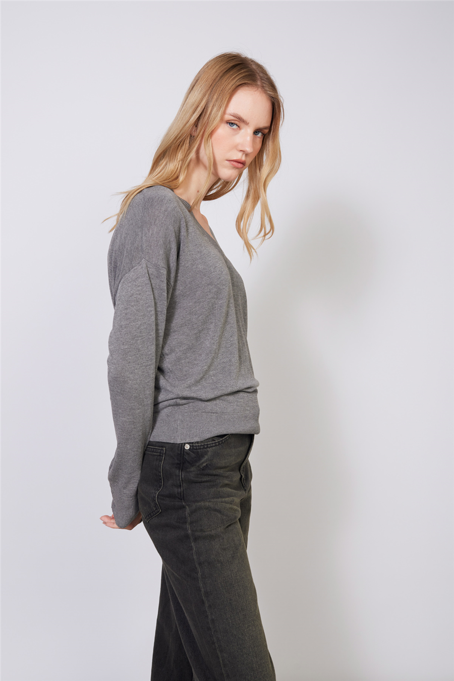 Nisan V YAKA BASİC İNCE TRİKO BLUZ GRİ TT4884-Z