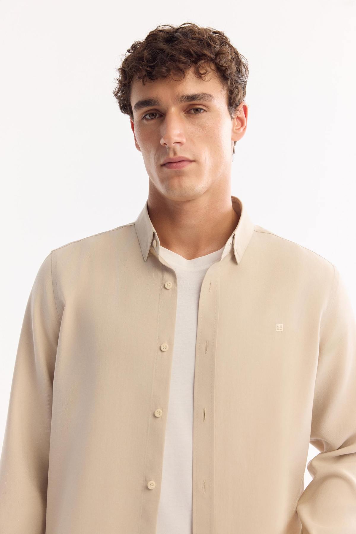 Bej Alttan Britli Yaka Regular Fit Tencel Karışımlı Uzun Kollu Gömlek