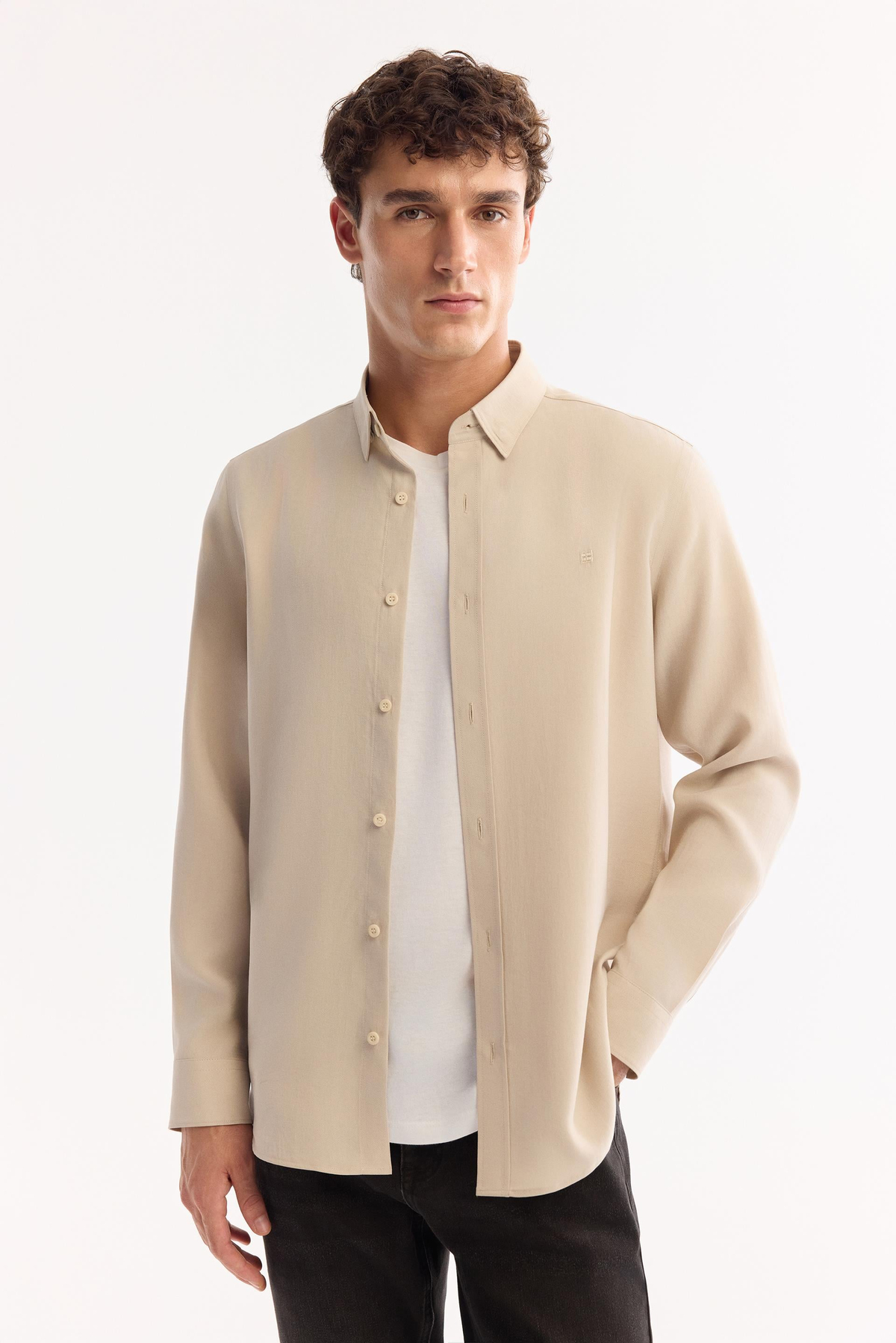Bej Alttan Britli Yaka Regular Fit Tencel Karışımlı Uzun Kollu Gömlek