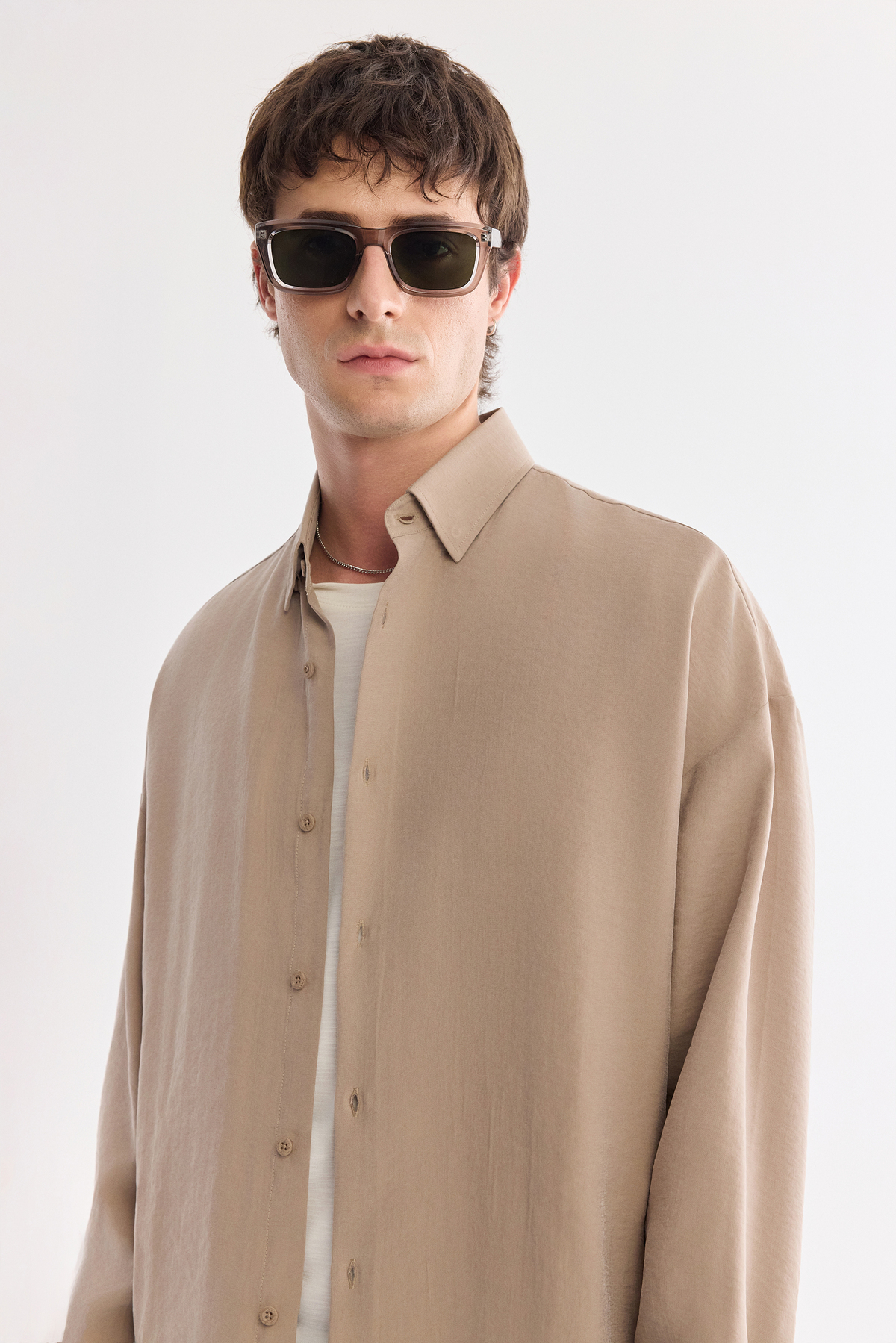 Bej Alttan Britli Yaka Modal Karışımlı Rahat Kesim Oversize Fit Uzun Kollu Gömlek
