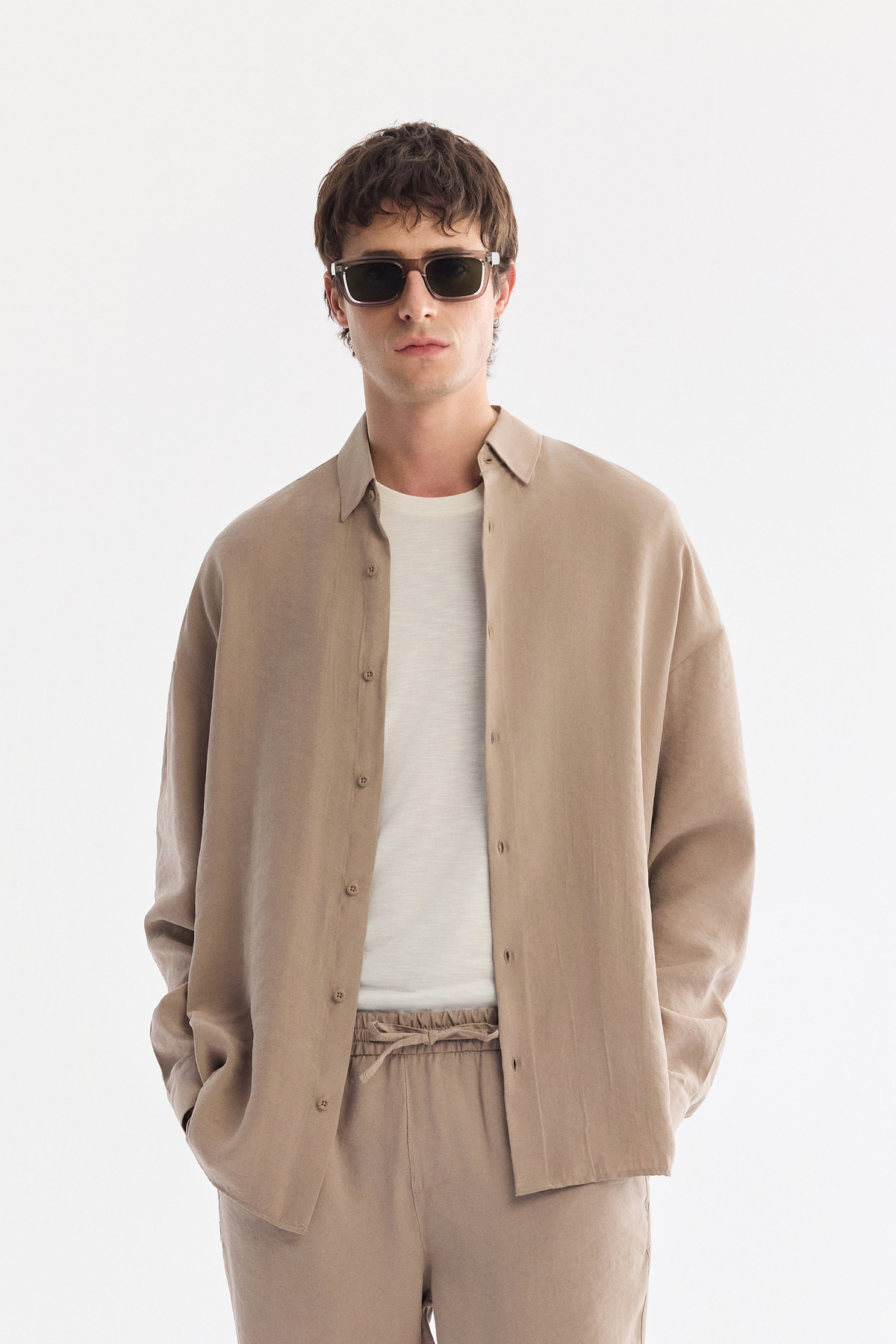 Bej Alttan Britli Yaka Modal Karışımlı Rahat Kesim Oversize Fit Uzun Kollu Gömlek