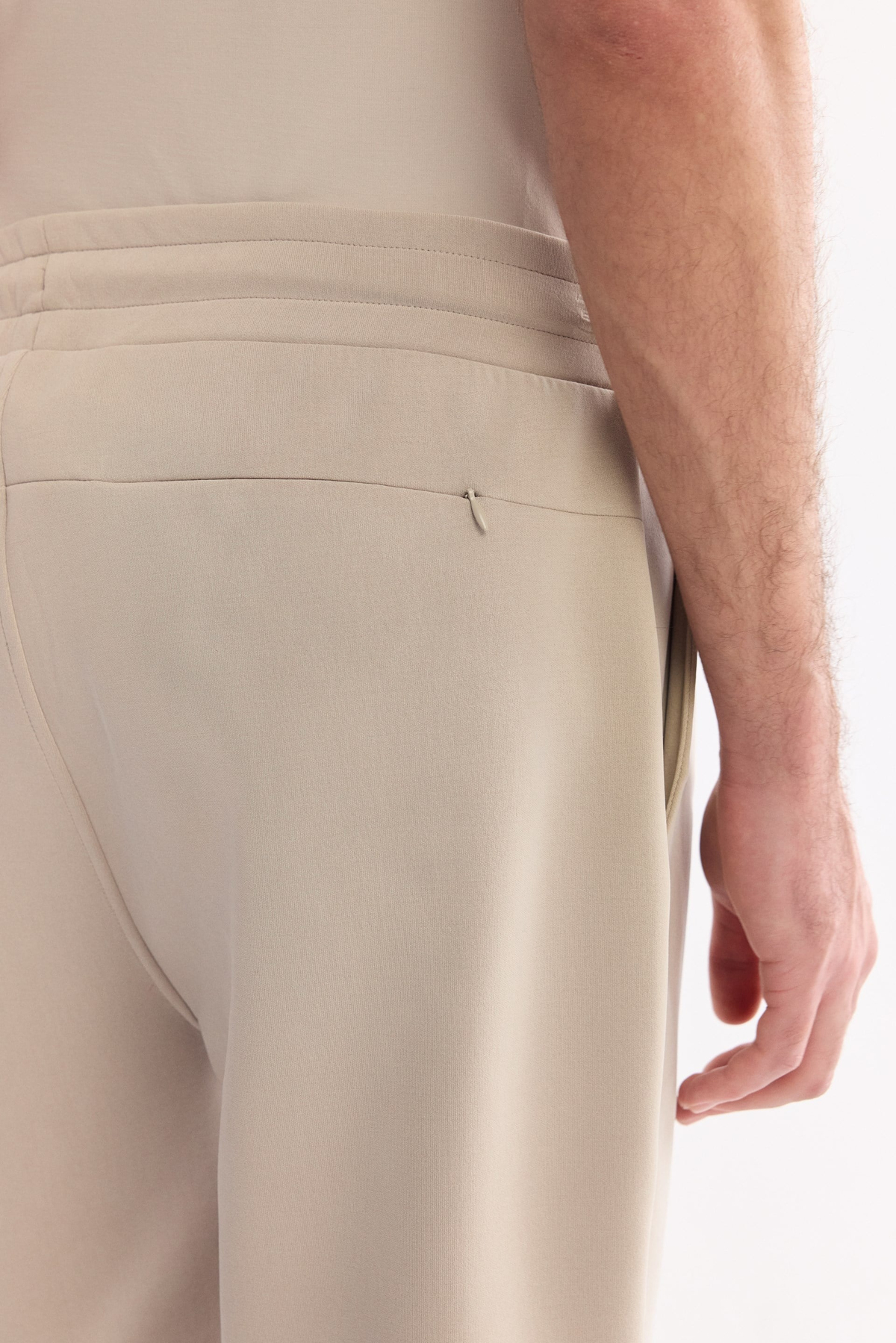 Bej Beli Lastikli Bağcıklı Yandan Cepli Gofre Baskı Detaylı Soft Touch  Örme Şort