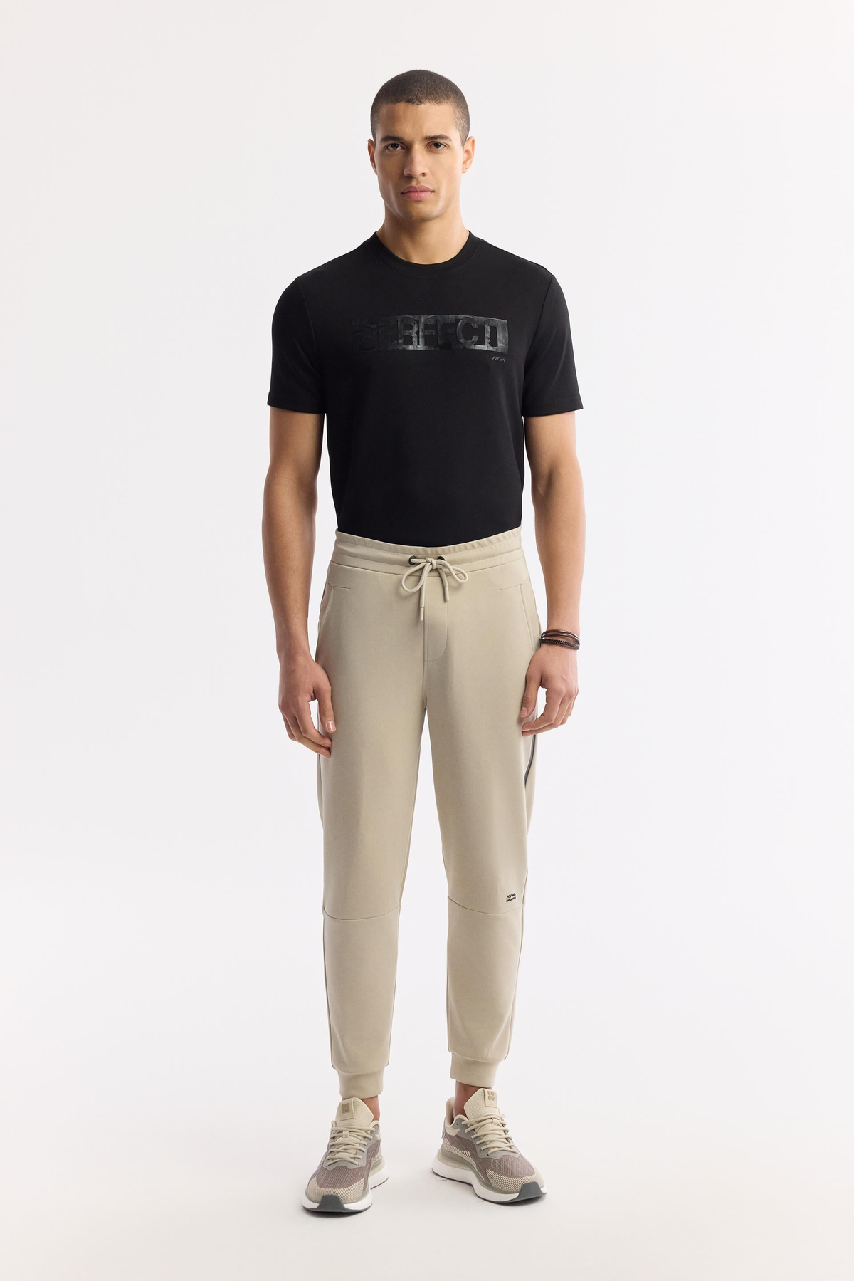 Bej Beli Lastikli Bağcıklı Yandan Cepli Flexi Baskı Detaylı Parçalı Soft Touch Jogger