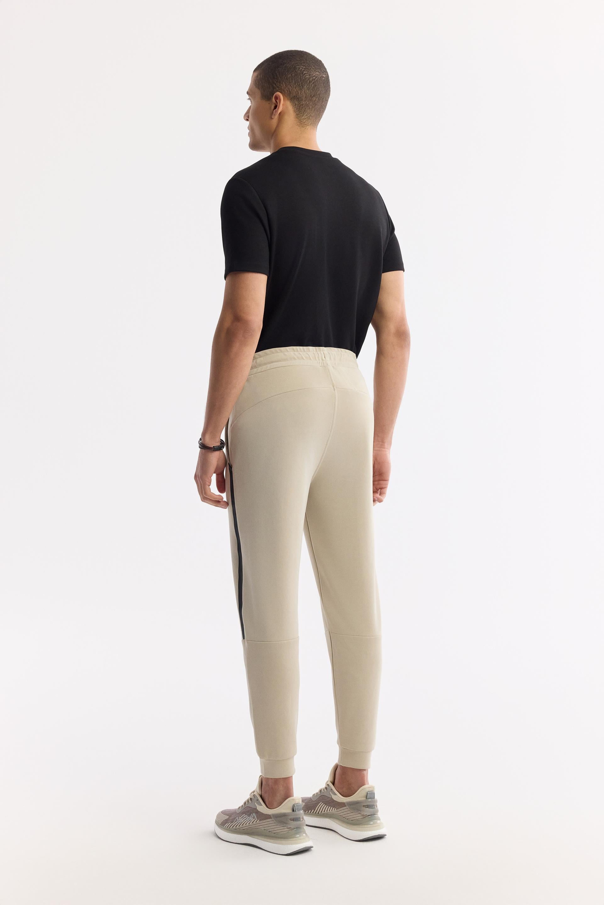 Bej Beli Lastikli Bağcıklı Yandan Cepli Flexi Baskı Detaylı Parçalı Soft Touch Jogger