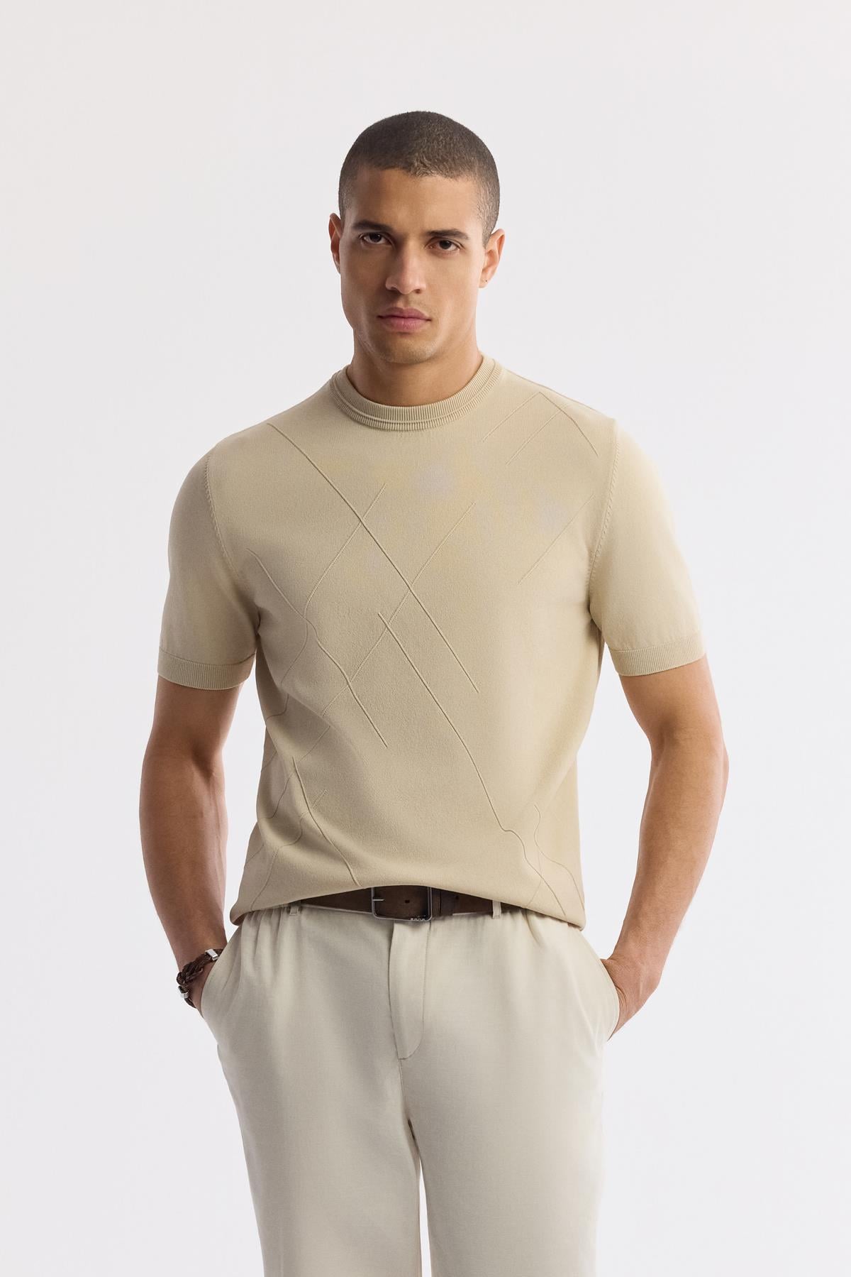 Bej Bisiklet Yaka Geometrik Desen Detaylı Rayon Triko T-shırt