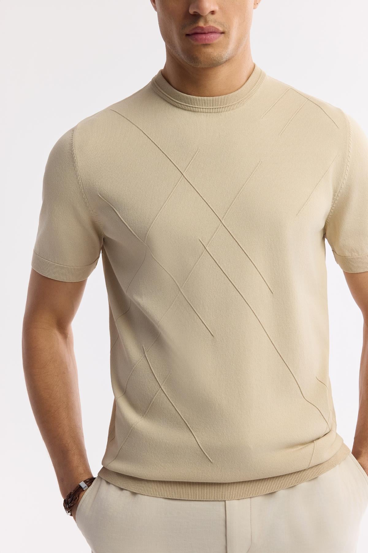 Bej Bisiklet Yaka Geometrik Desen Detaylı Rayon Triko T-shırt