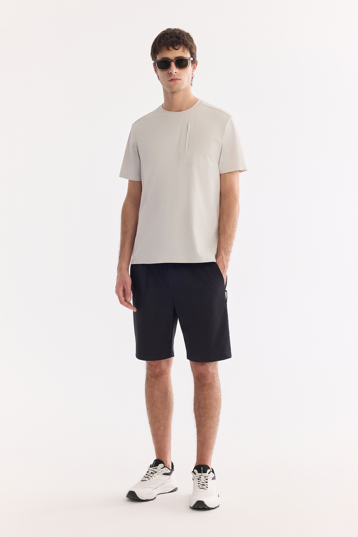 Bej Bisiklet Yaka Teknik Kumaş T-Shirt
