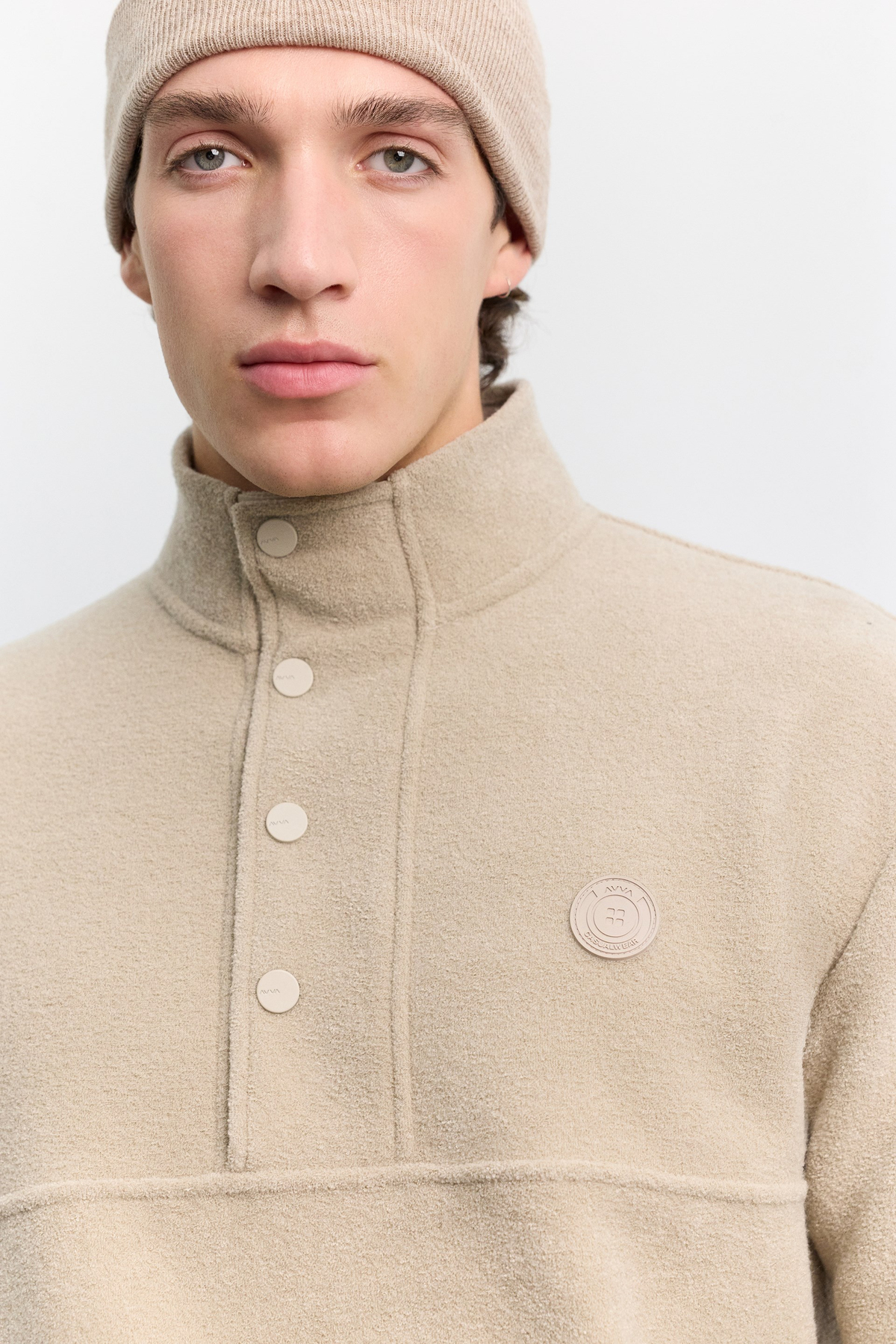 Bej Dik Yaka Çıtçıtlı Polar Sweatshirt