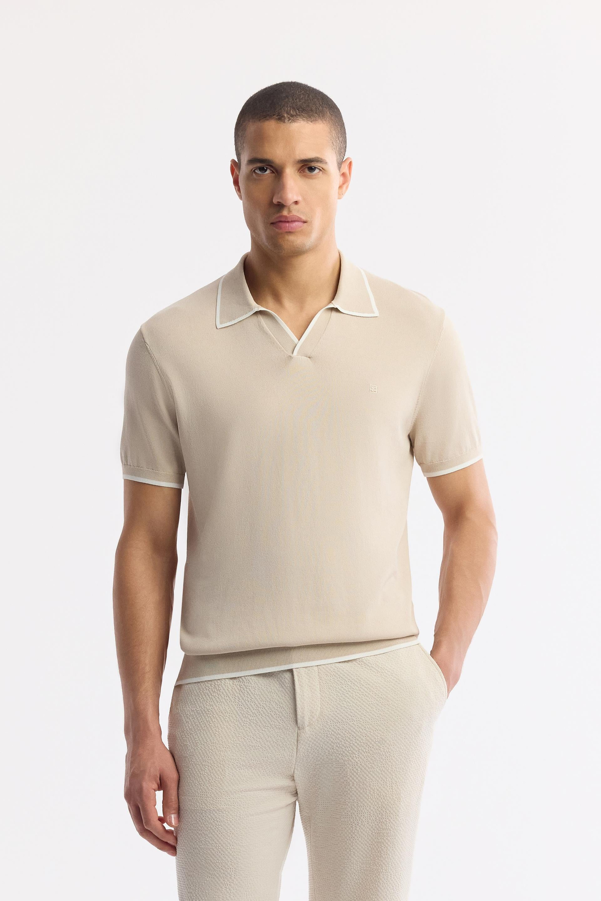 Bej Düğmesiz Polo Yaka Kol ve Yaka Çizgi Detaylı Rayon Triko T-shirt