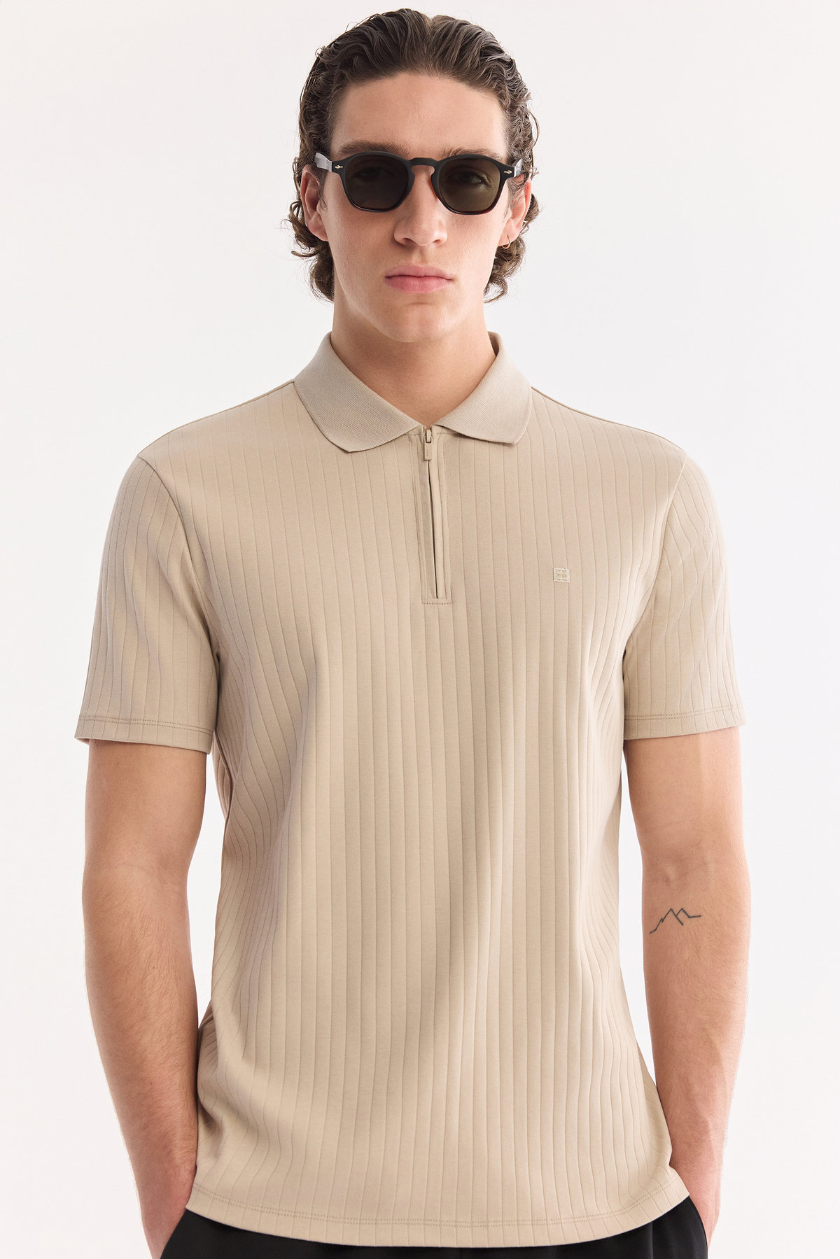 Bej Fermuarlı Polo Yaka Jakarlı T-Shirt