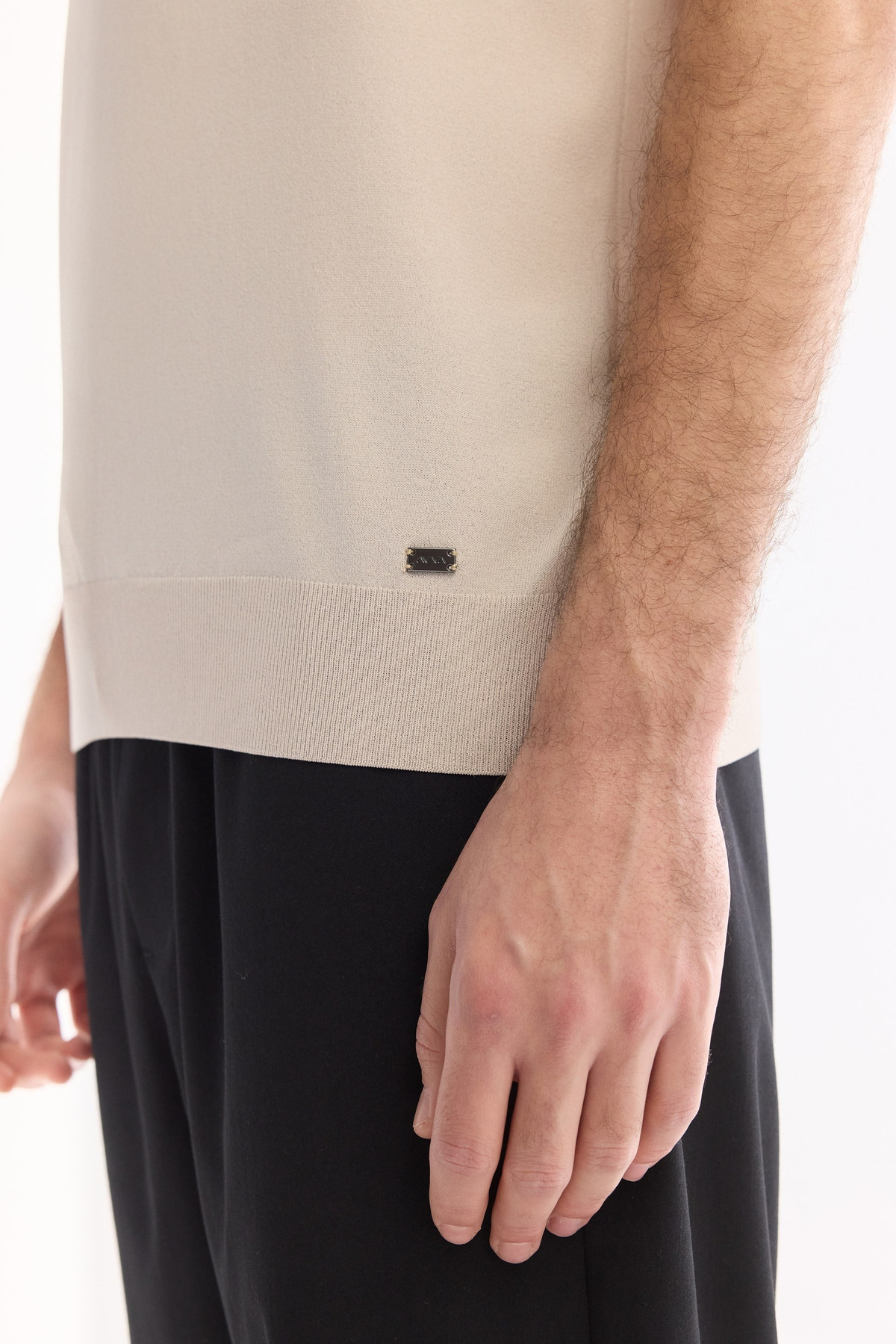 Bej Polo Yaka Fermuarlı Kol Örgü Detaylı Triko T-shirt
