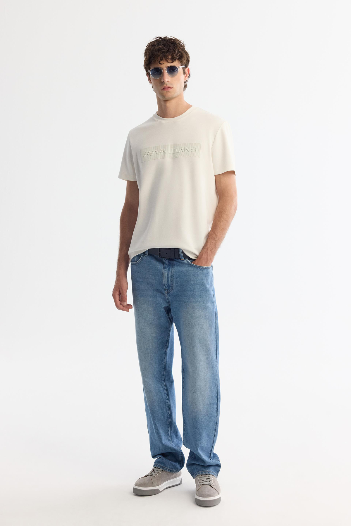 Beyaz Bisiklet Yaka Baskı Detaylı T-shirt
