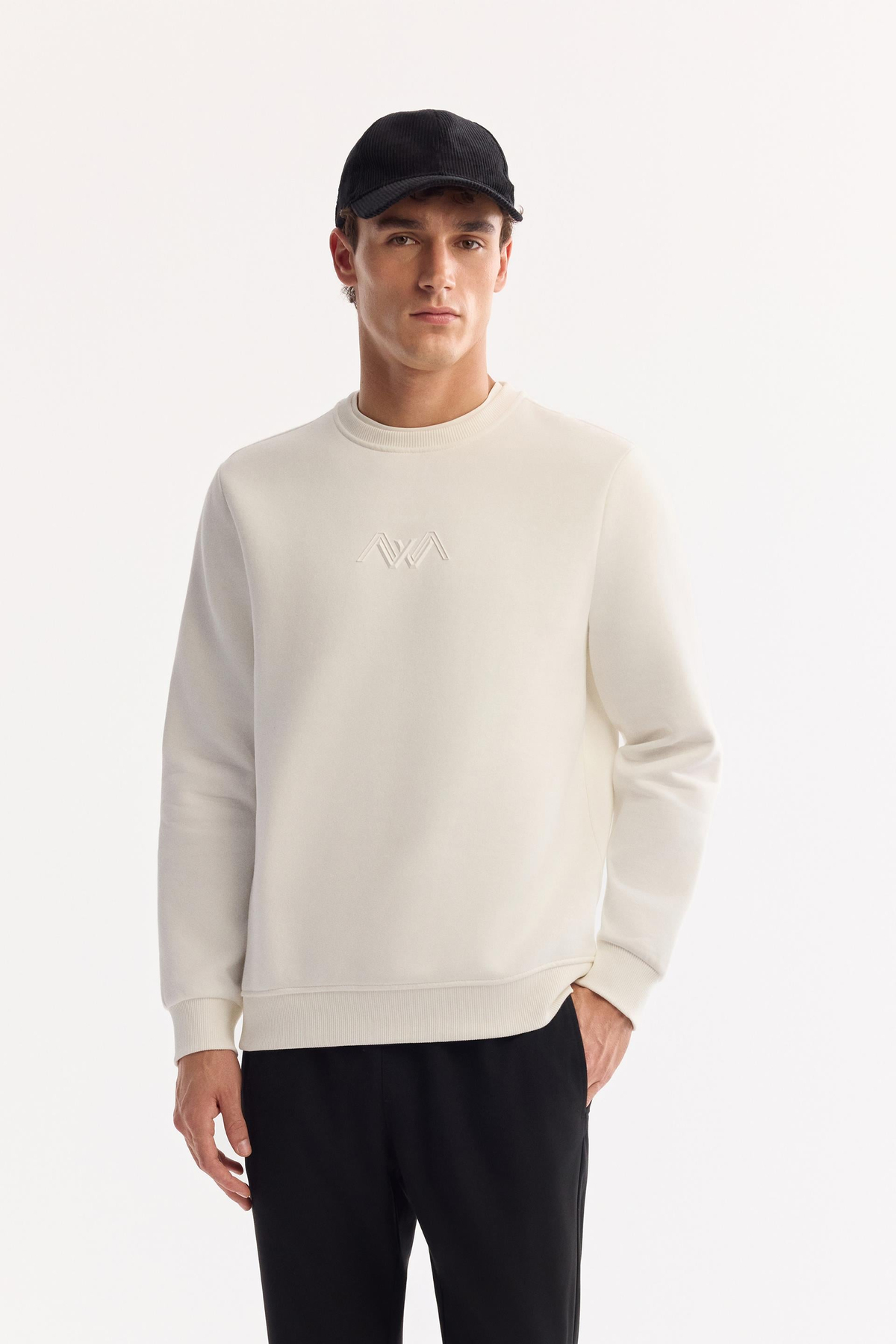 Beyaz Bisiklet Yaka İçi 3 İplik Şardonlu Sweatshirt