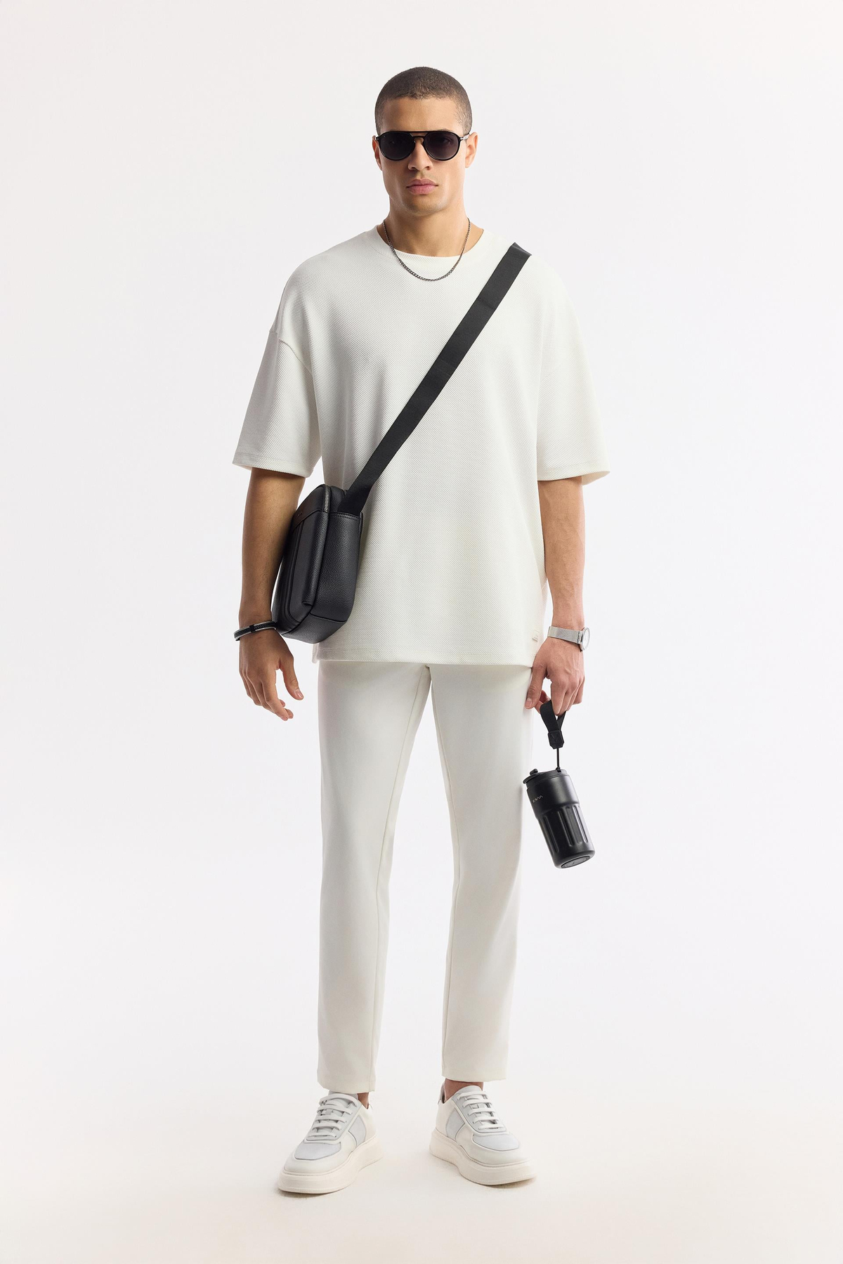 Beyaz Bisiklet Yaka Oversize Jakarlı T-Shirt