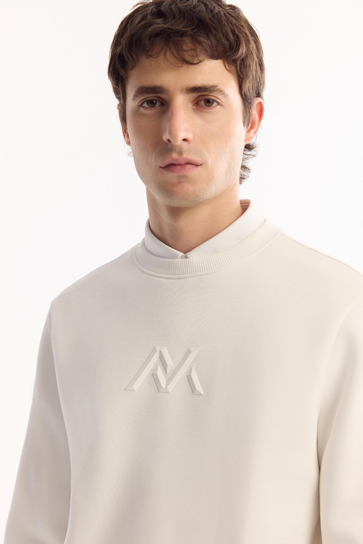 Beyaz Bisiklet Yaka Piramit Baskılı 3 İplik Şardonlu Sweatshirt