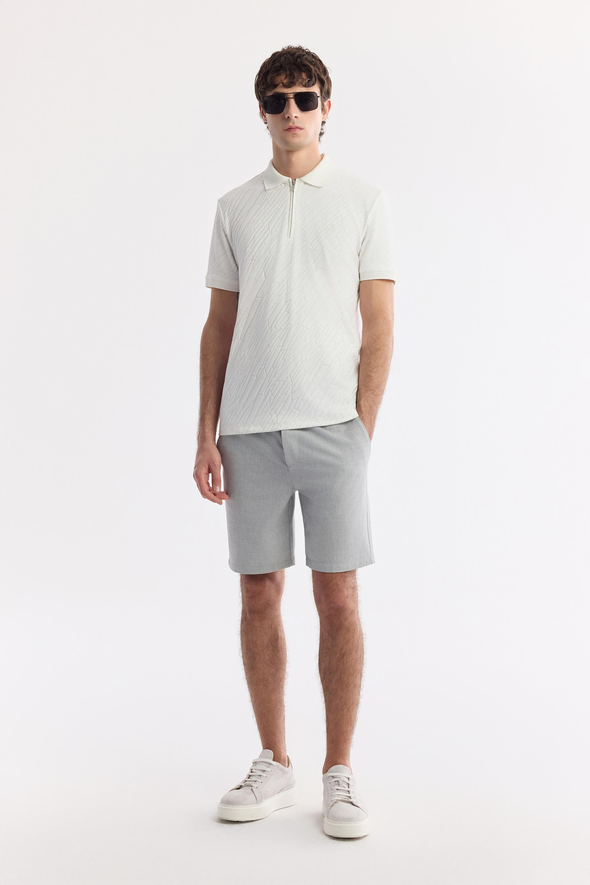 Beyaz Fermuarlı Polo Yaka Jakarlı T-Shirt