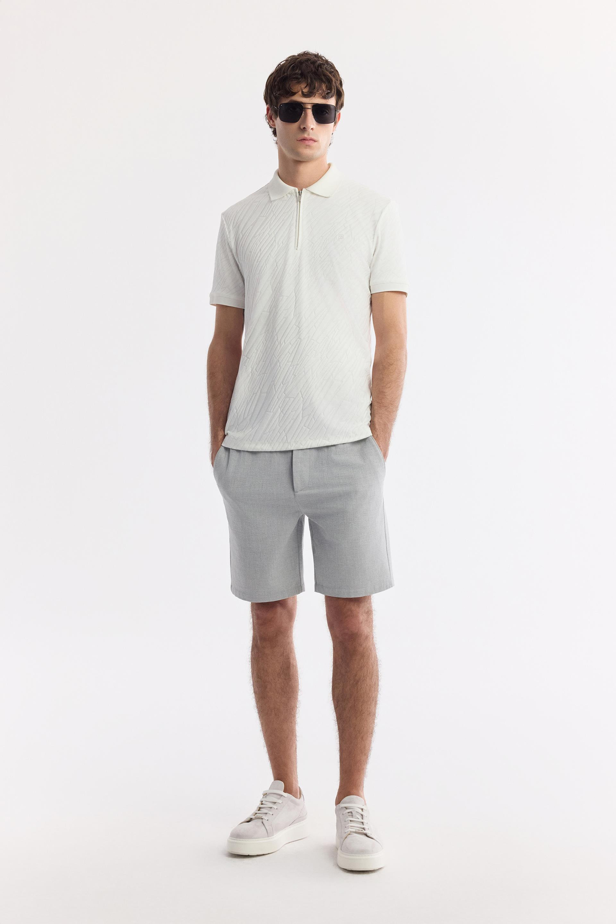 Beyaz Fermuarlı Polo Yaka Jakarlı T-Shirt