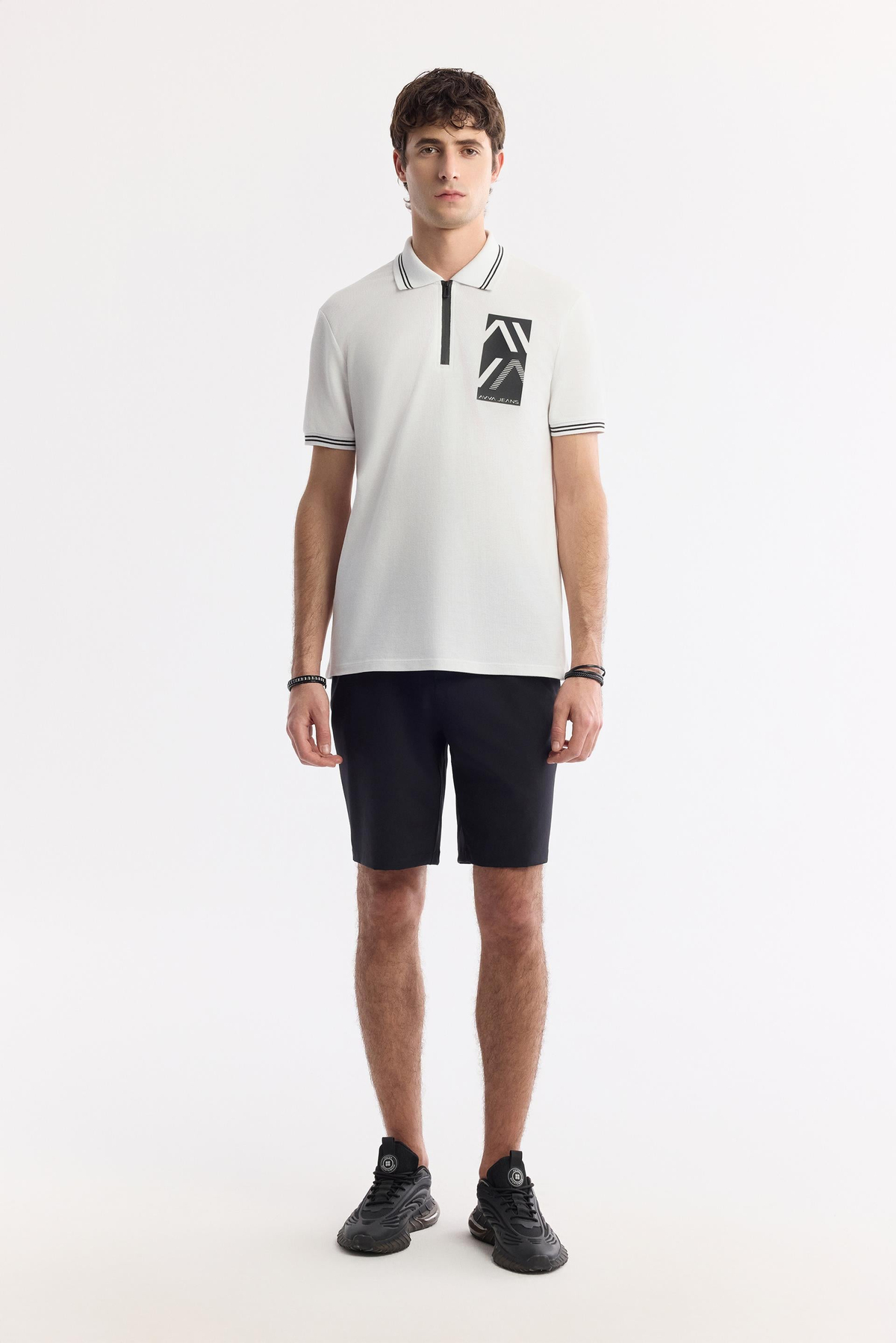 Beyaz Fermuarlı Polo Yaka Önü Enjeksiyon Baskılı T-Shirt