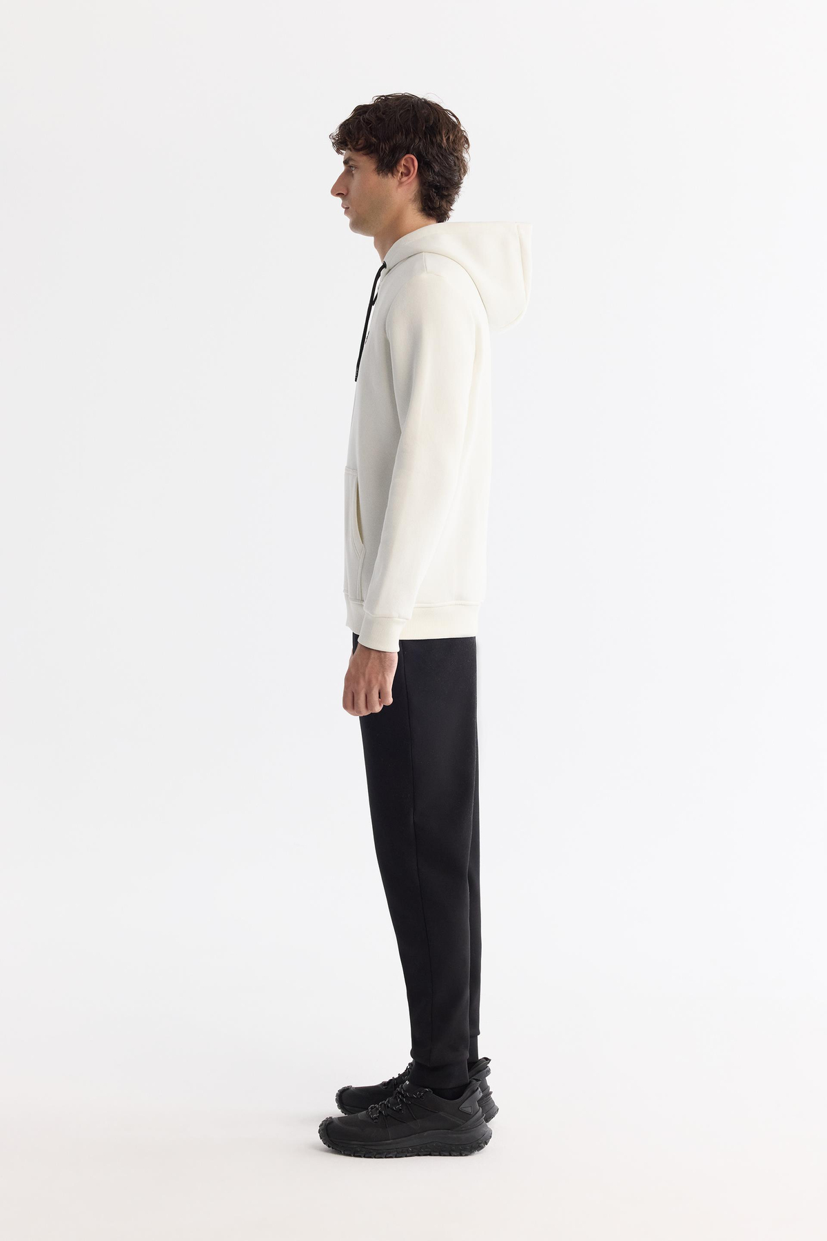 Beyaz Kapüşonlu Yaka Şardonlu 3 İplik Fermuarlı  Sweatshirt