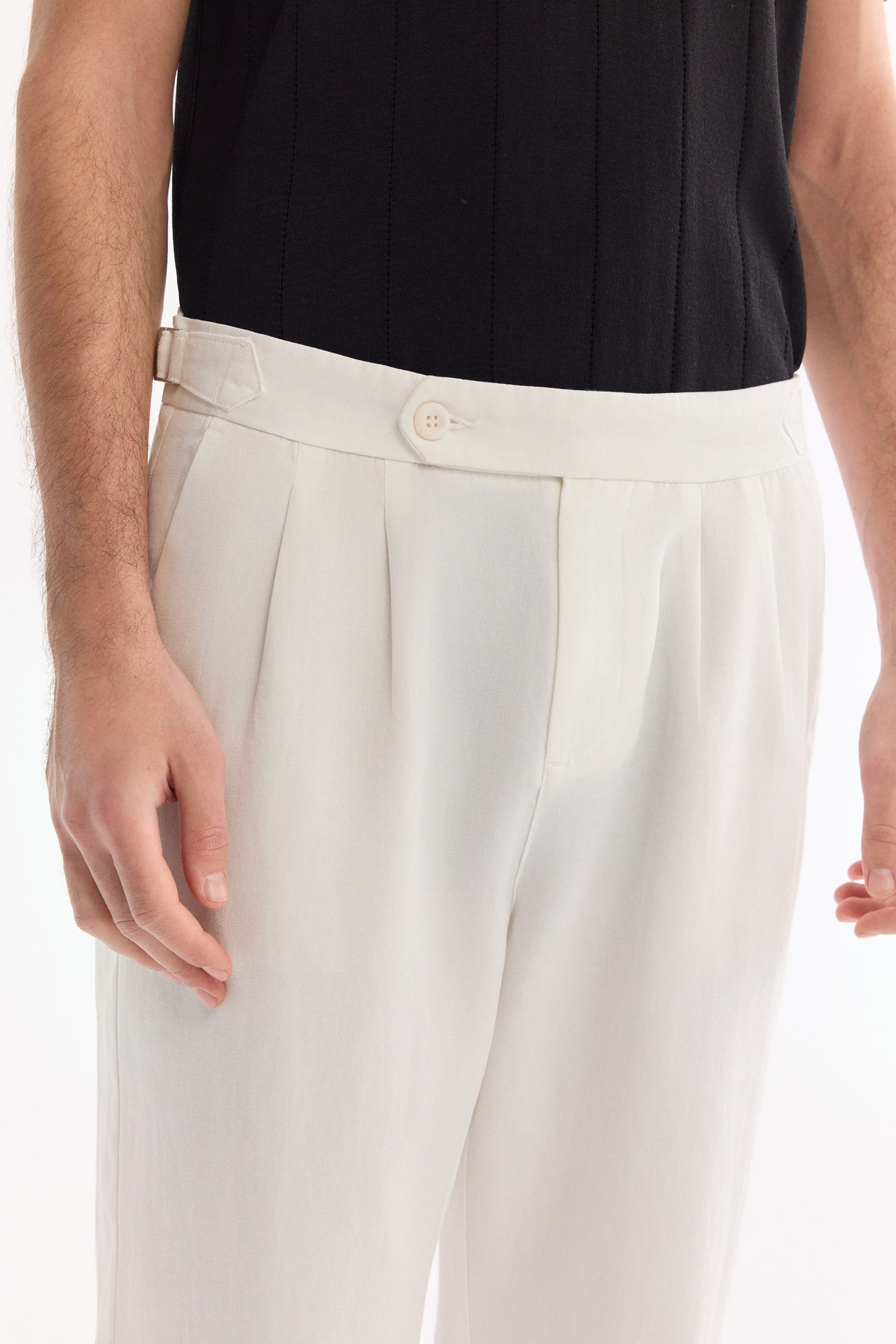 Beyaz Klasik Bel Apolet Detaylı Gordion Carrot Fit Pantolon