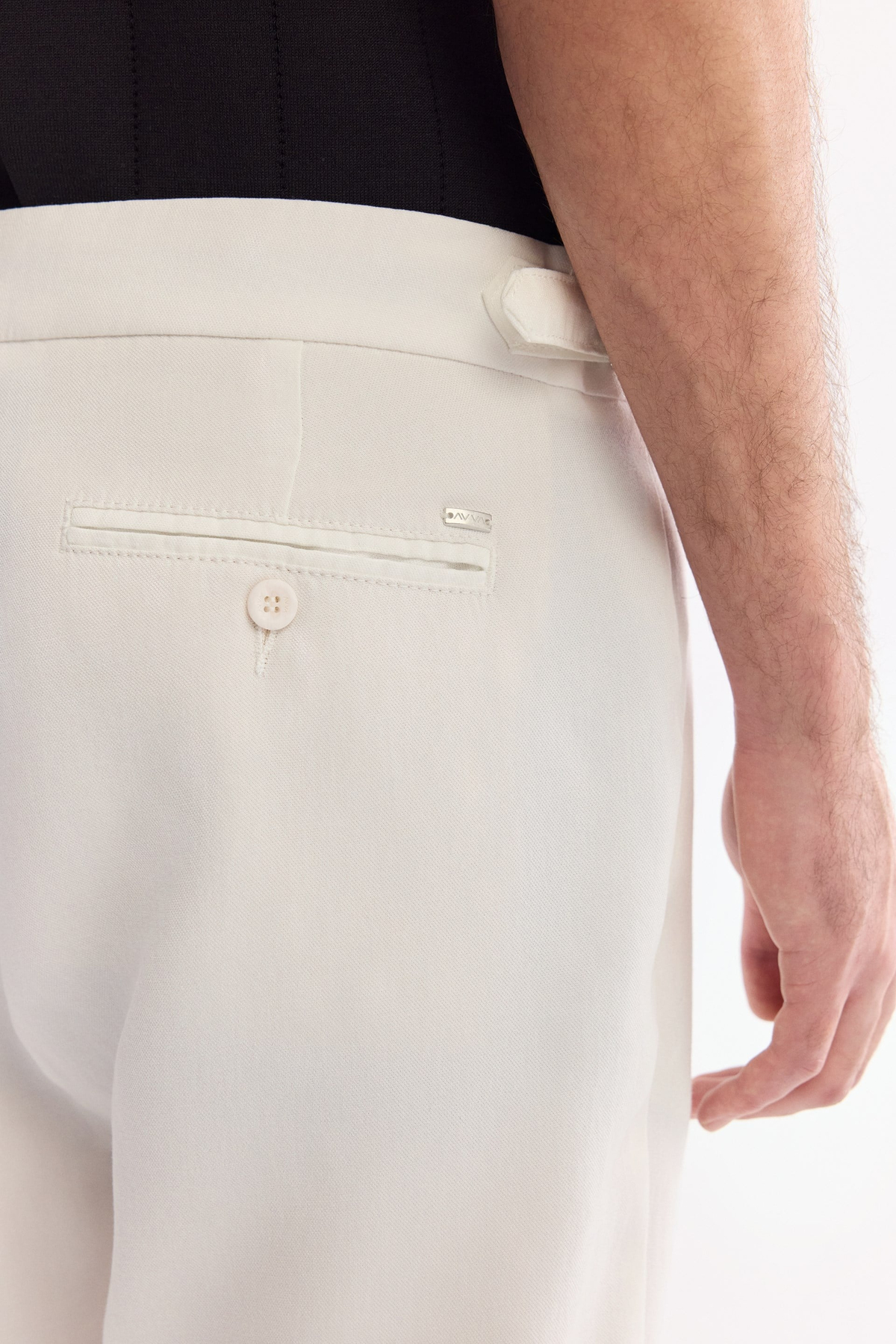 Beyaz Klasik Bel Apolet Detaylı Gordion Carrot Fit Pantolon