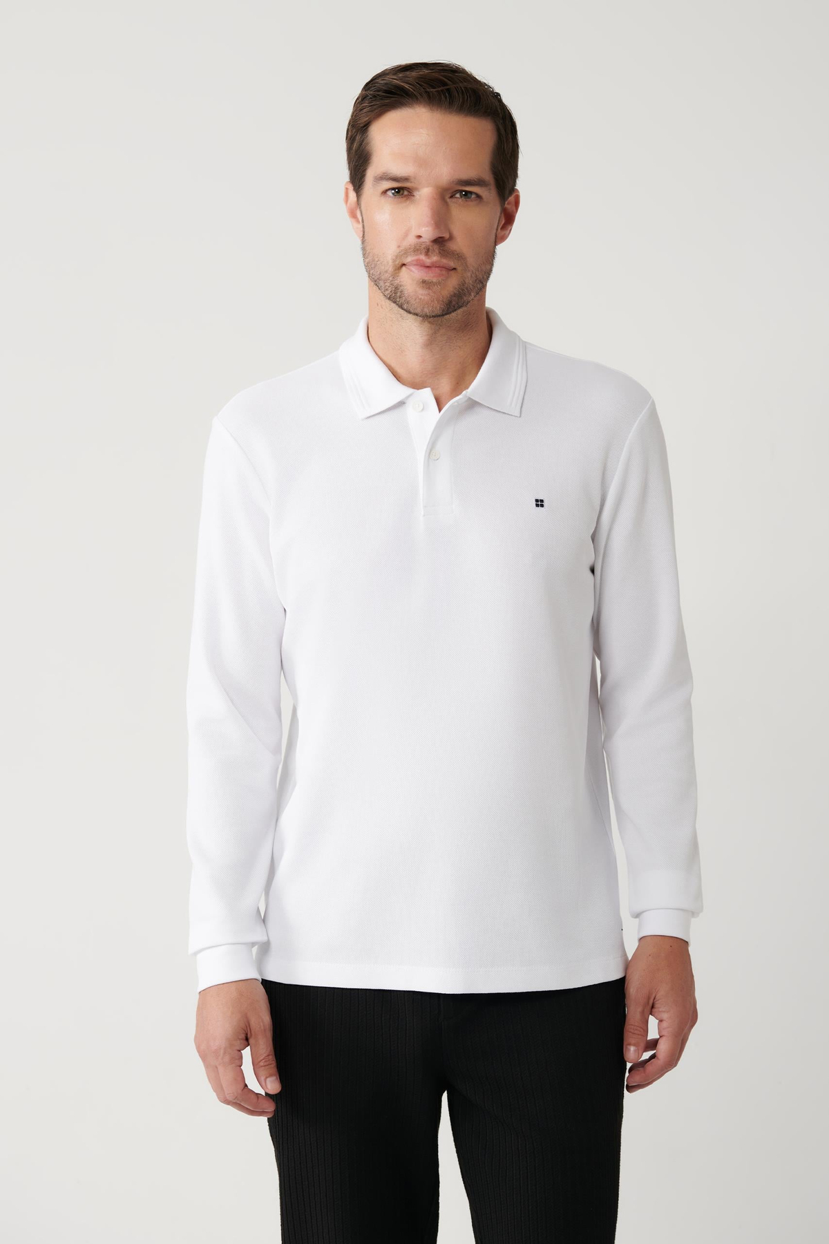 Beyaz Polo Yaka Düz Uzun Kol T-shirt