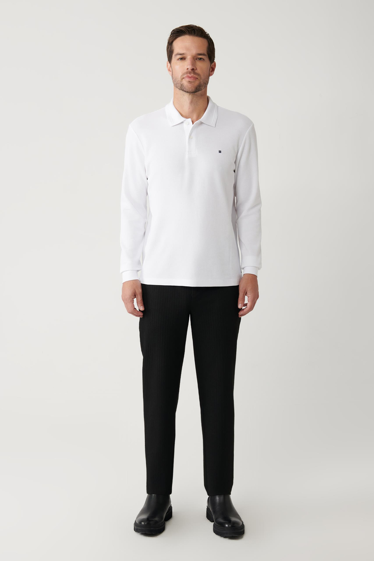 Beyaz Polo Yaka Düz Uzun Kol T-shirt