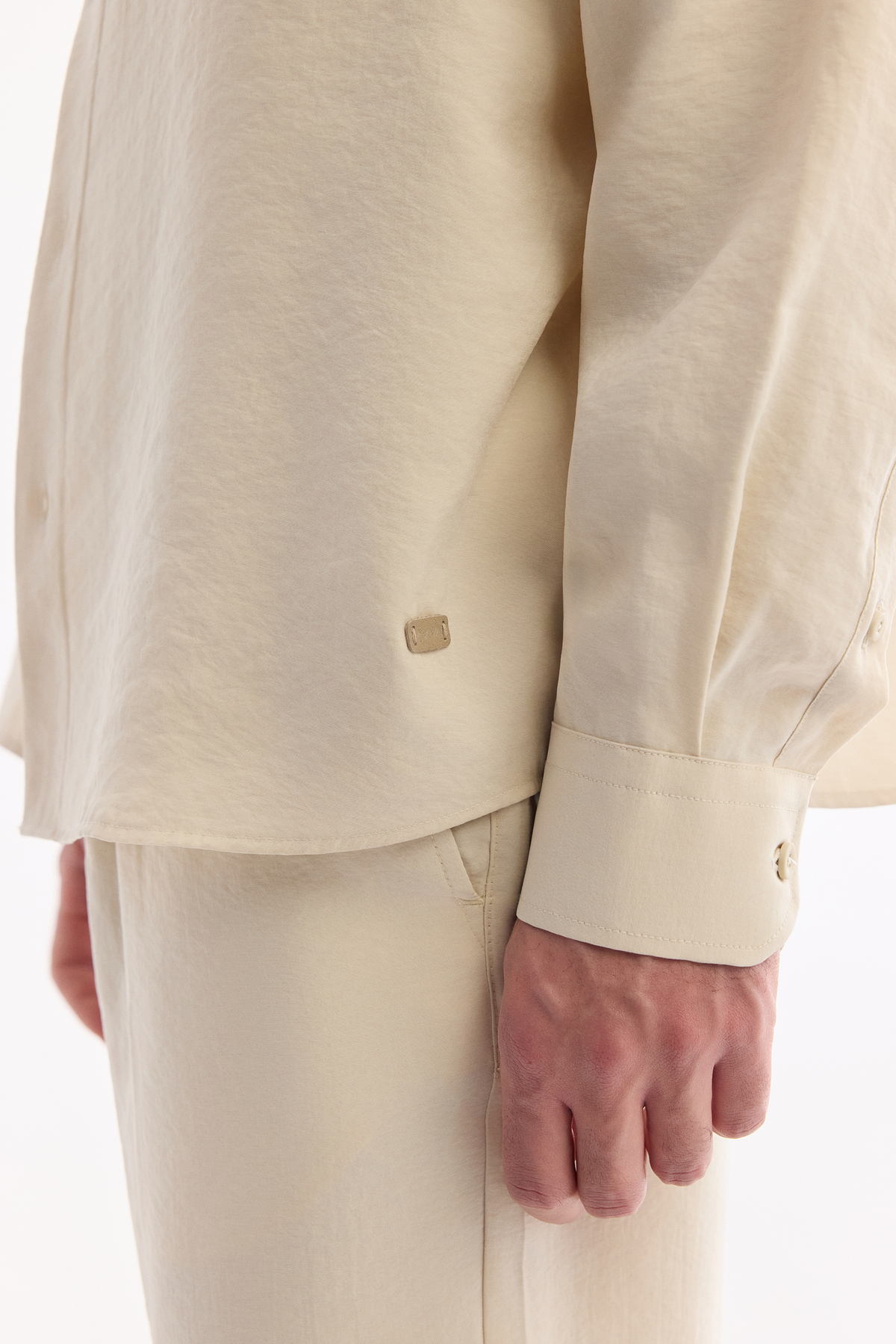 Ekru Alttan Britli Yaka Modal Karışımlı Rahat Kesim Oversize Fit Uzun Kollu Gömlek