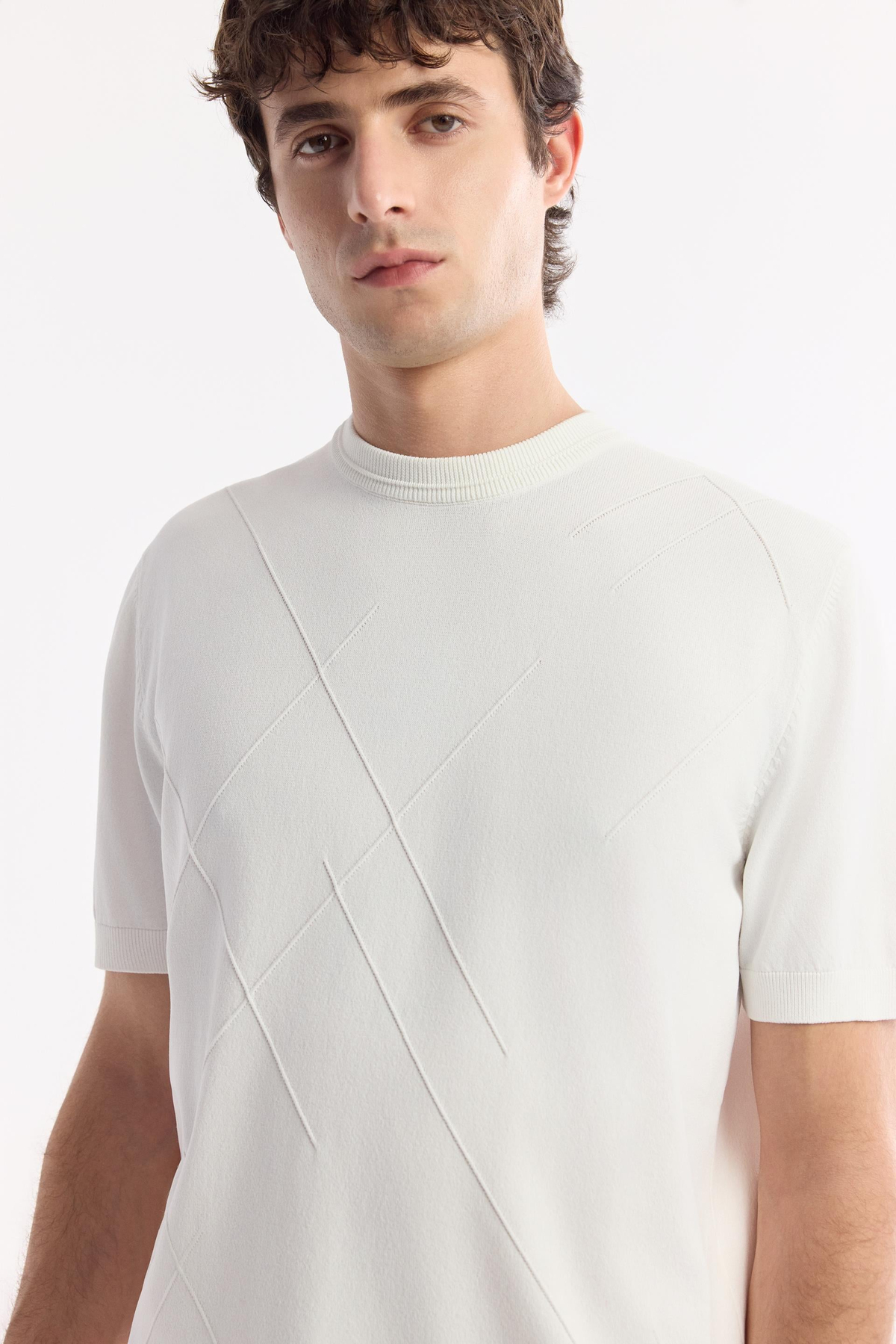 Ekru Bisiklet Yaka Geometrik Desen Detaylı Rayon Triko T-shırt