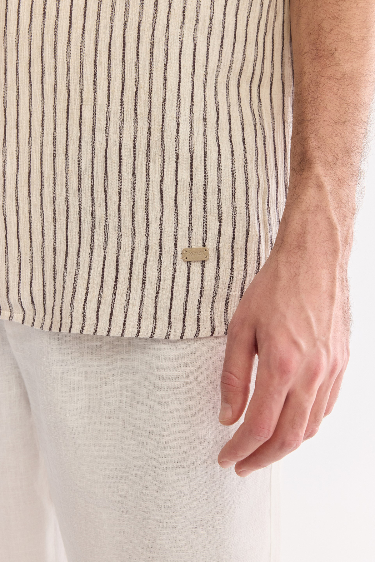 Ekru Çizgili Küba Yaka Comfort Fit Kısa Kollu Gömlek