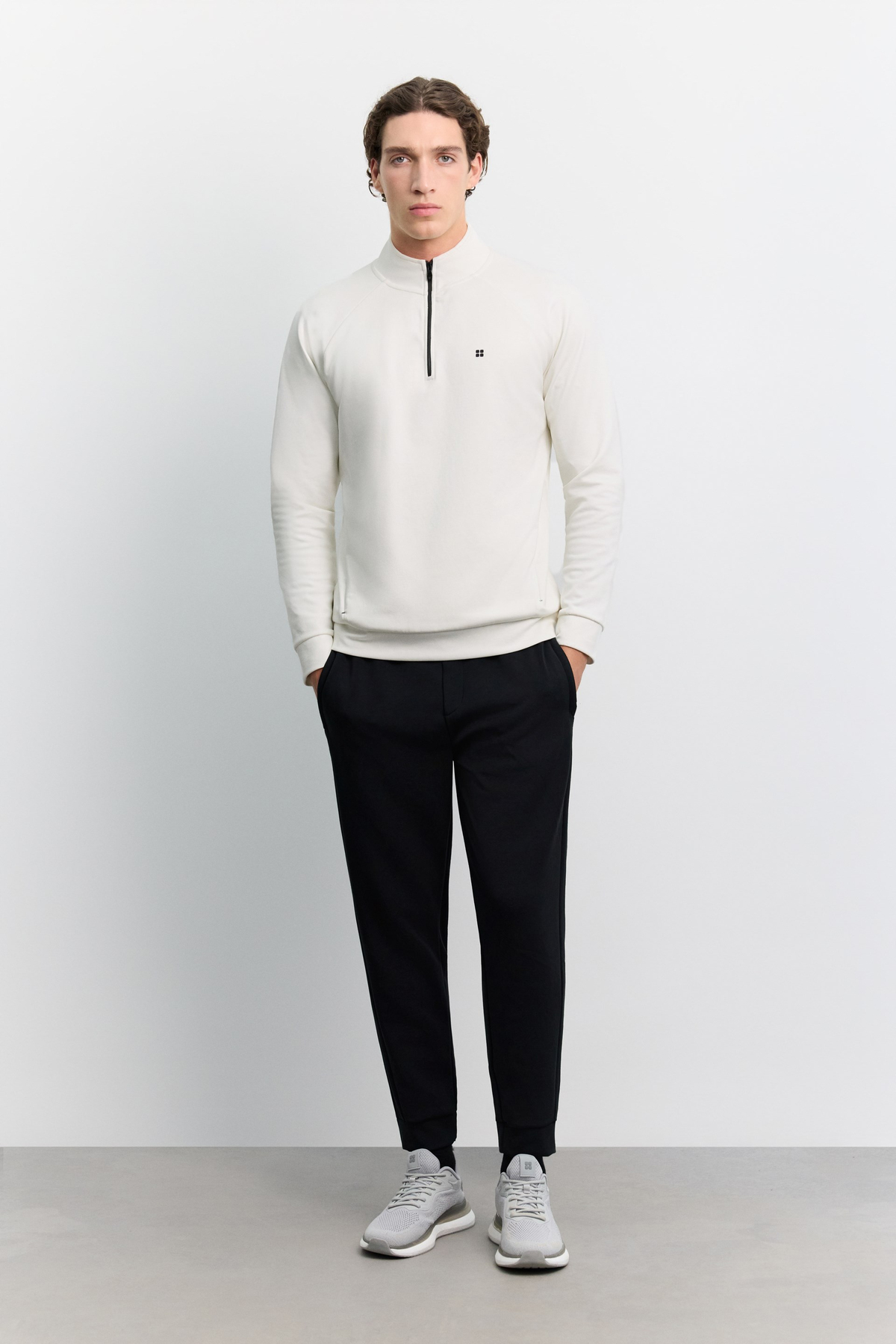 Ekru Dik Yaka Fermuarlı Reglan Kol İnterlok Sweatshirt