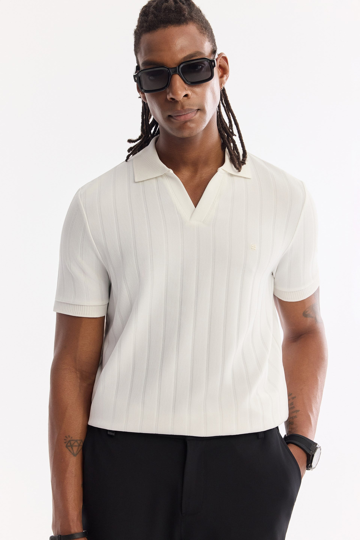 Ekru Düğmesiz Polo Yaka Jakarlı T-Shirt