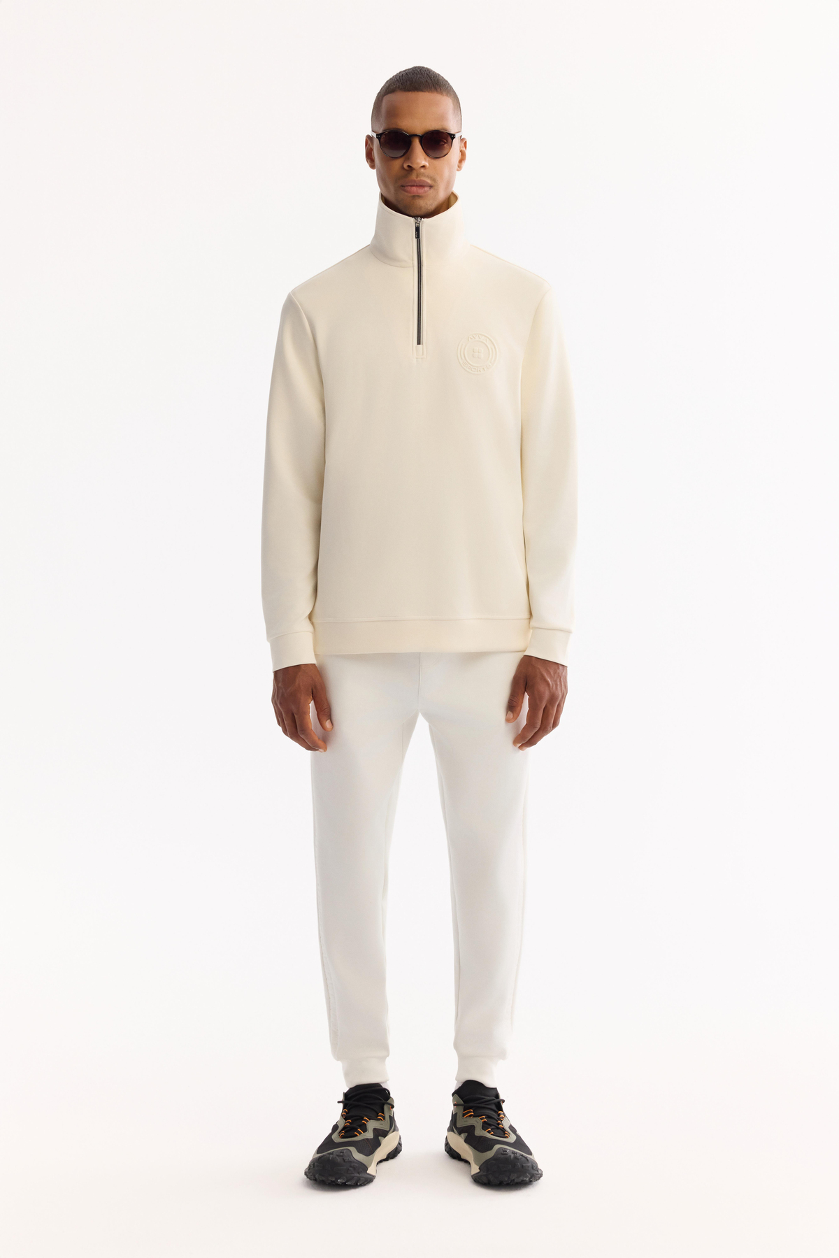 Ekru Dik Yaka Fermuarlı Göğüs Gofre Baskı Logo Soft Touch Sweatshirt