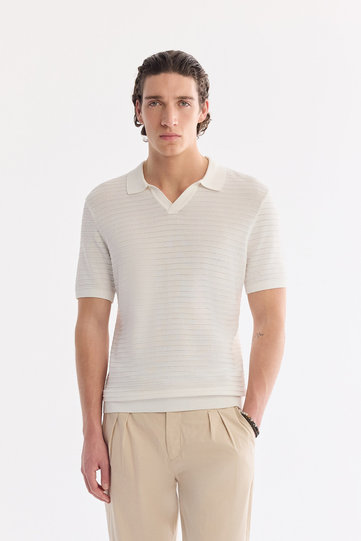 Ekru Polo Yaka Düğmesiz Dokulu Triko T-shirt